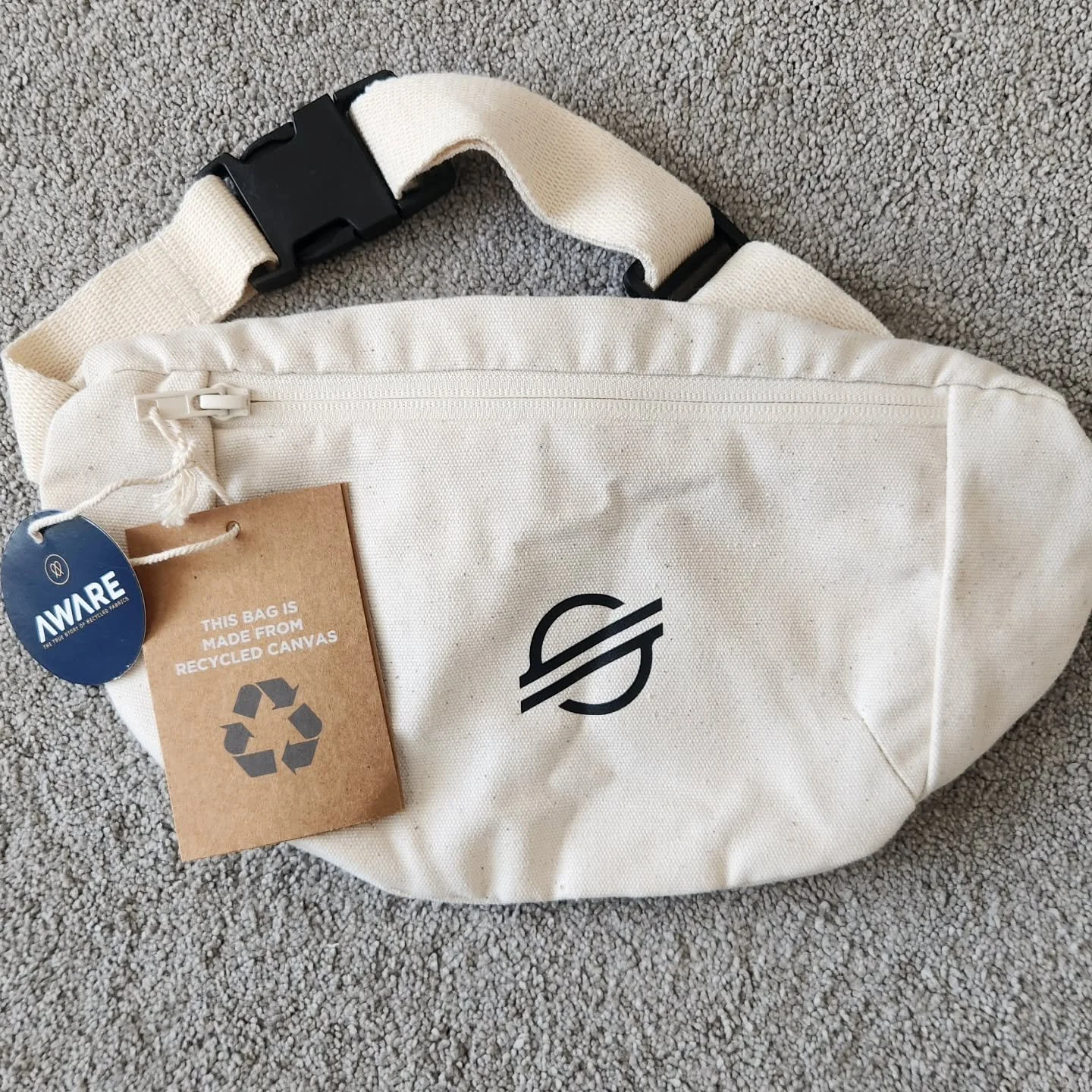 Stellar Blockchain Meridian 24 sustainable bumbag/fannypack

#crypto #clothing #retro #cryptoclothing #web3 #web3clothing #blockchain