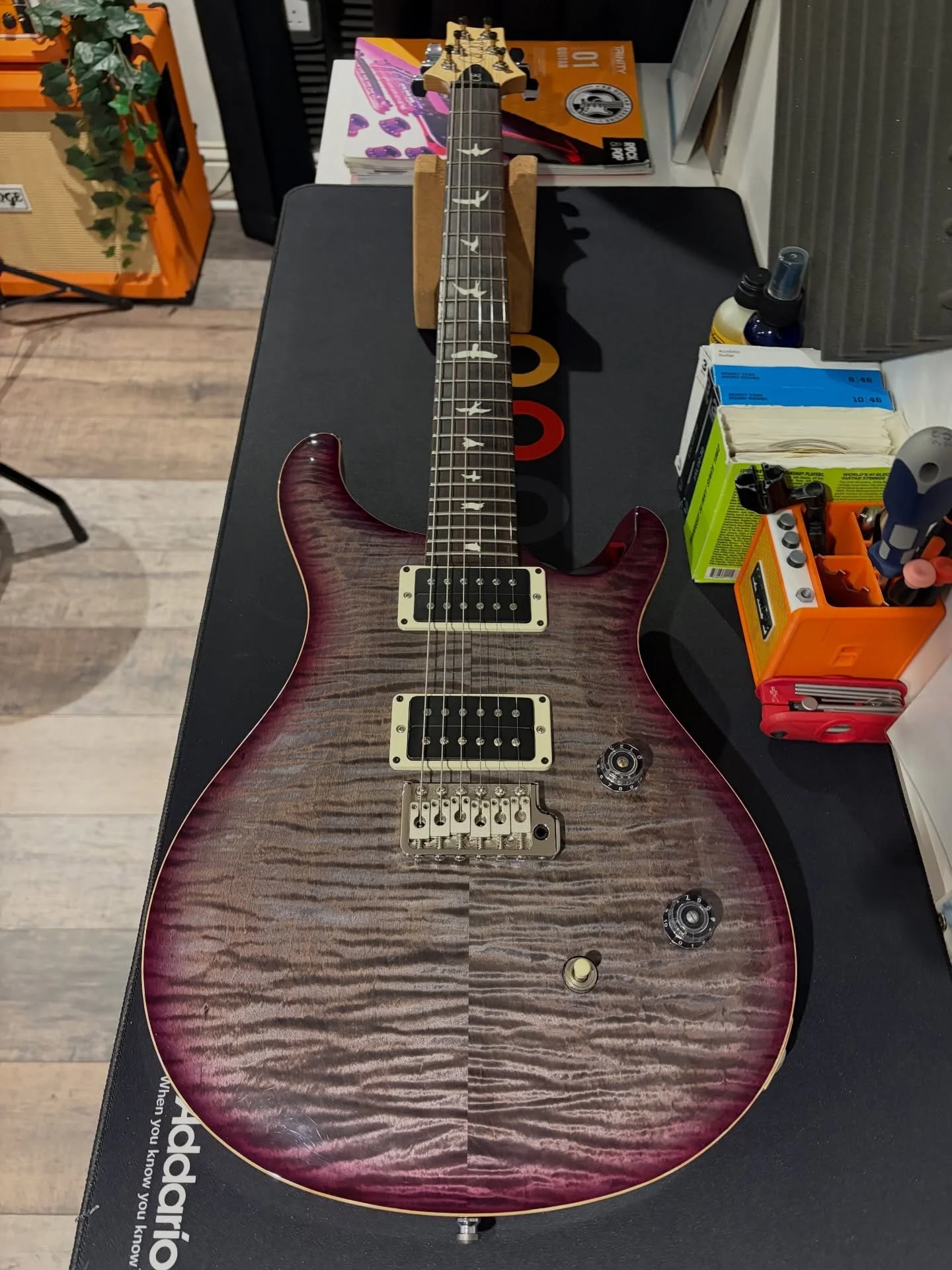 A bit of maintenance on my @prsguitars &mdash; my main workhorse that I use all the time for teaching. It had developed a scratchy volume pot, so the old one came out and a fresh pot went in.

Now it&rsquo;s smooth, quiet, and sounding better than ev