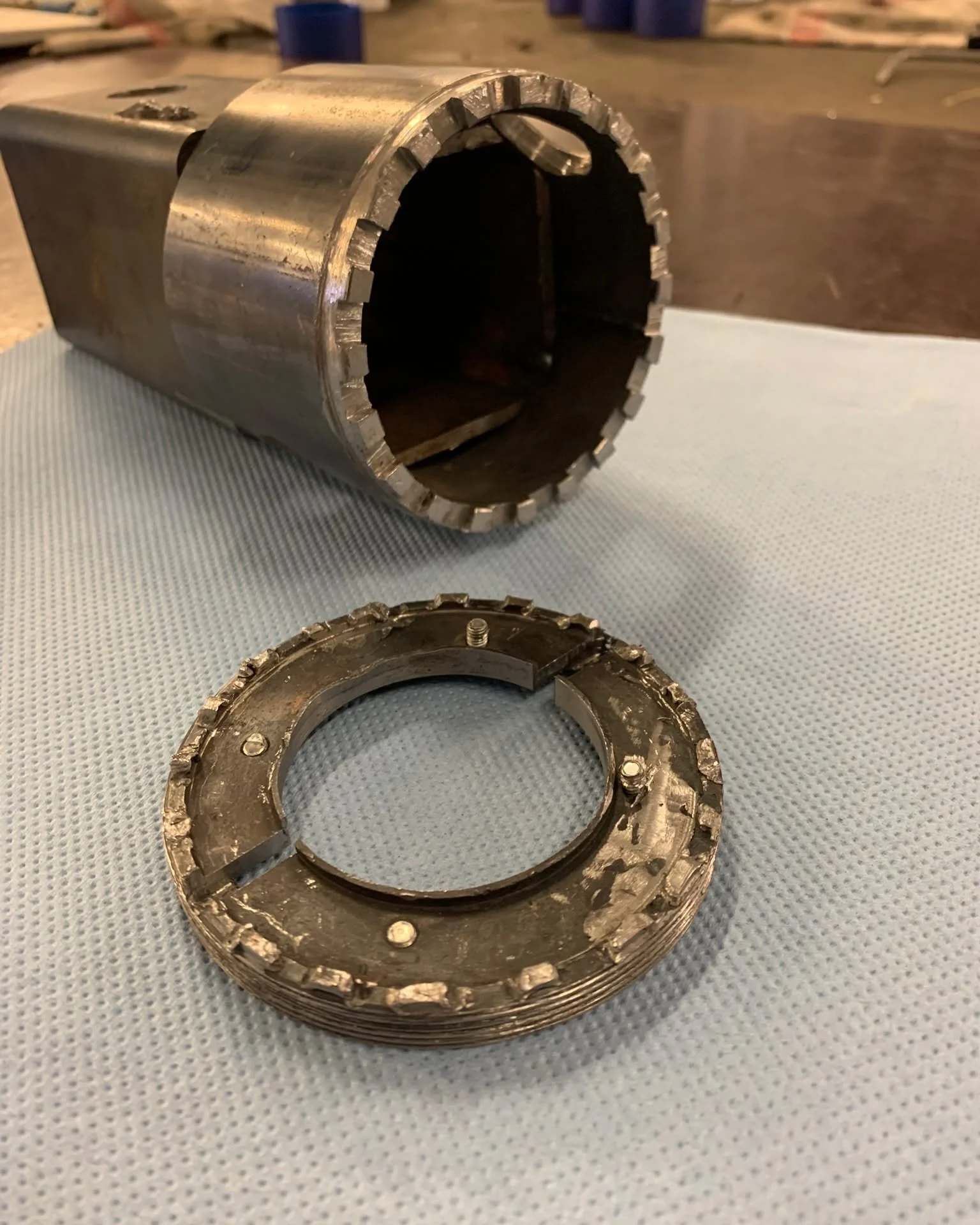 Bentley 4 1/4 Hub adjustment nut &amp; removal tool..

Like so many old cars, work has been carried out without the right tools. This creates some interesting challenges that we thrive on.... fix it and fix it properly ! 

Firstly we machined a suita