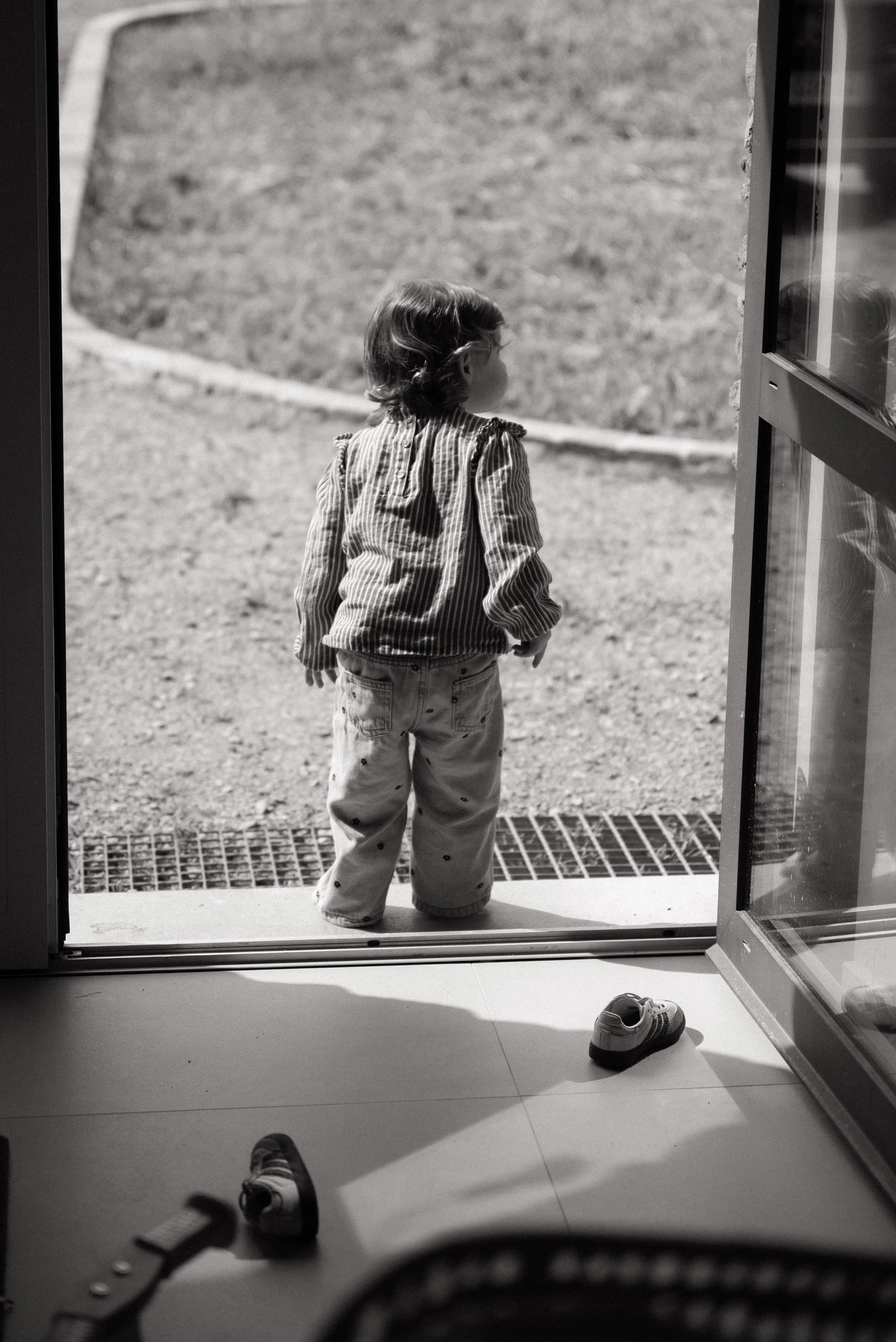 enfant de dos naturel