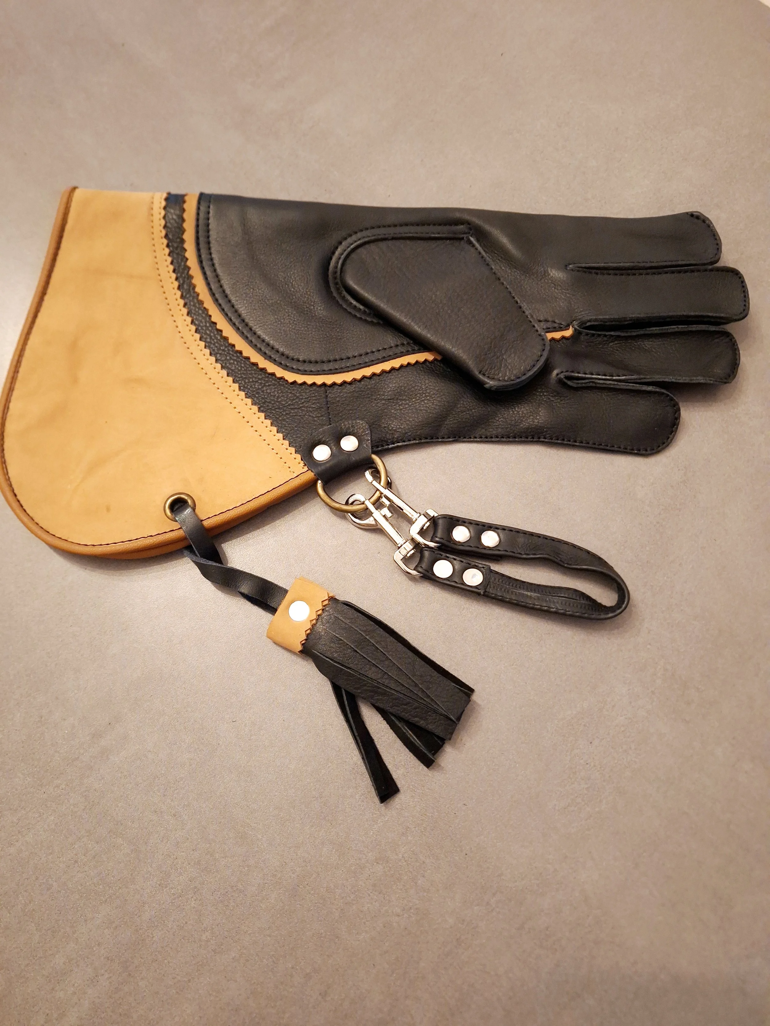 GANT CUIR NOIR ET BEIGE