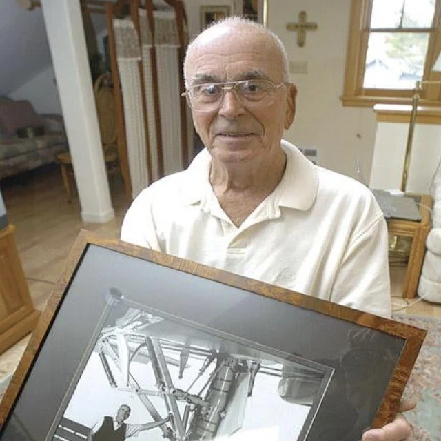 Bob Brown with photo of 767 landing gear - by Kathy Quigg, The Daily World