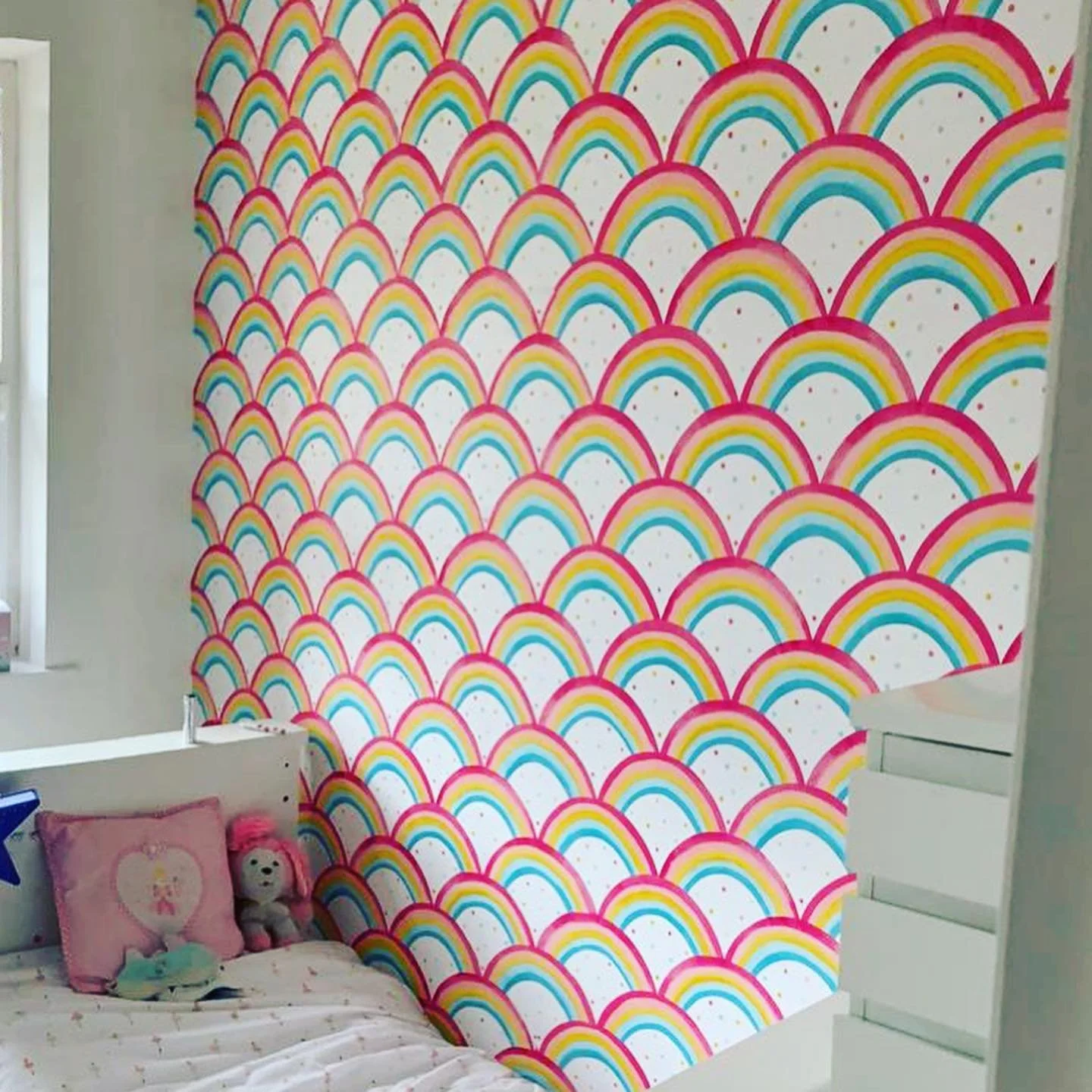 Treating your Little Treasures - just one of the joyful and cute designs from Harlequins Book of Little Treasures, &ldquo;Rainbow Brights&rdquo;! &pound;35/roll RRP

Photo @kylodesign