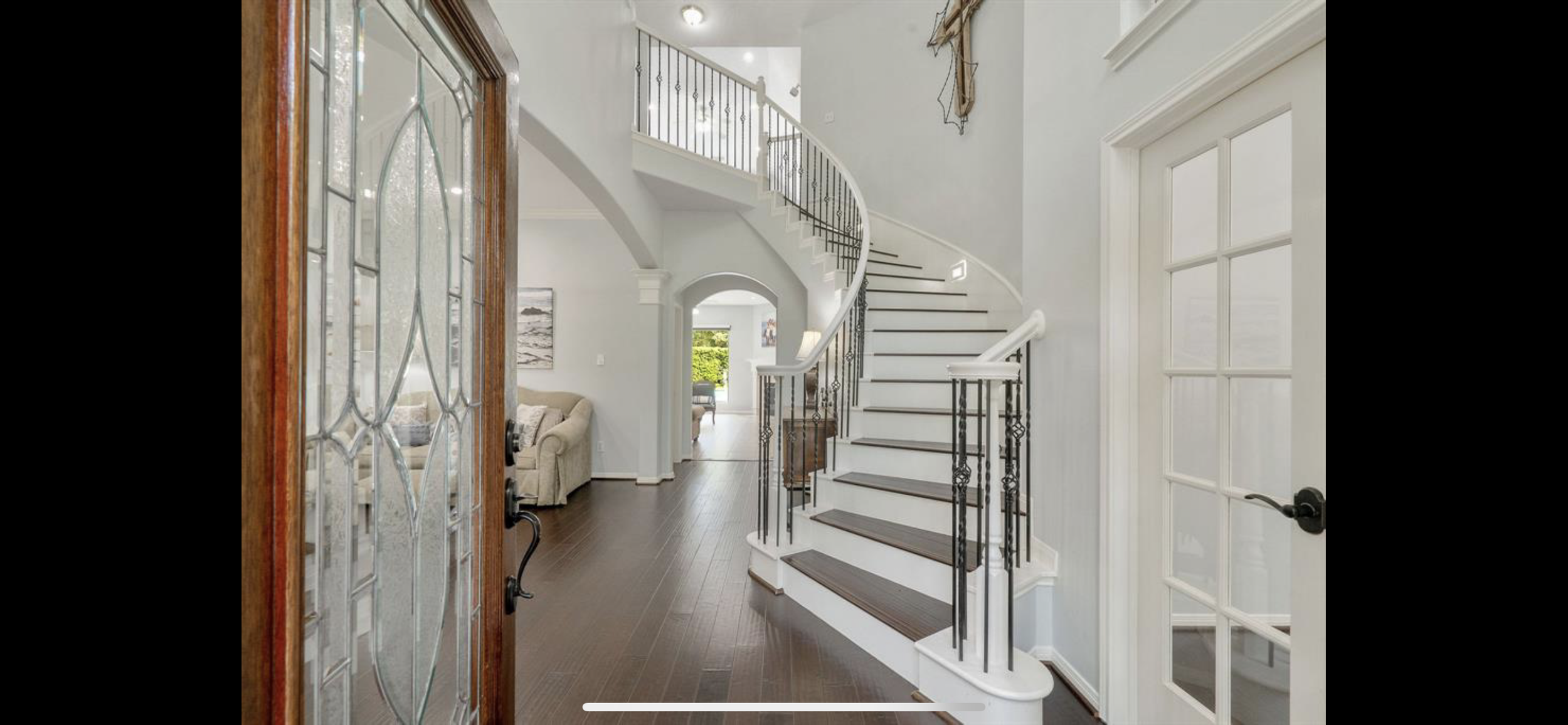 Foyer 1.PNG