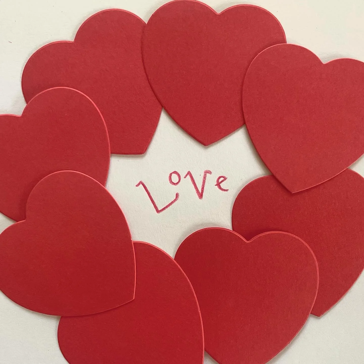 Sending you lots of love to wrap yourself in today&hellip;

#love #supportingoneanother #day10of10daysofcreativity #creativity #play #selfexpression #handlettering