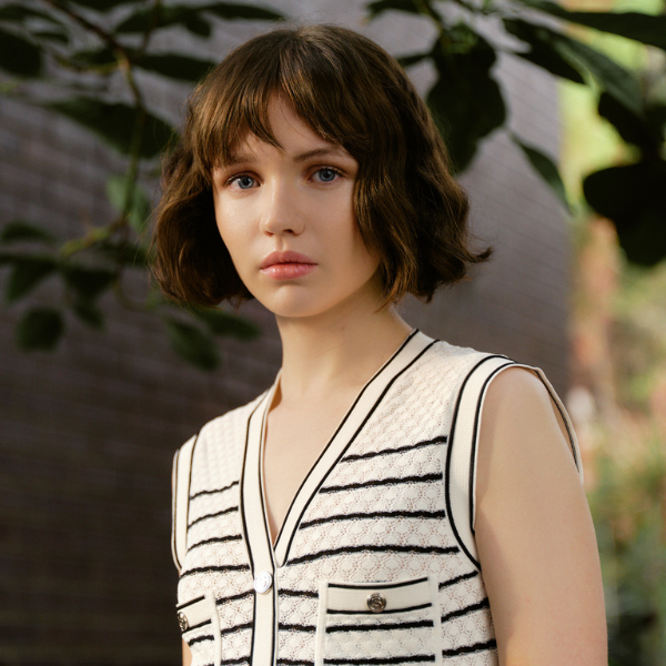 Woman with short hair after The Finish blowout service