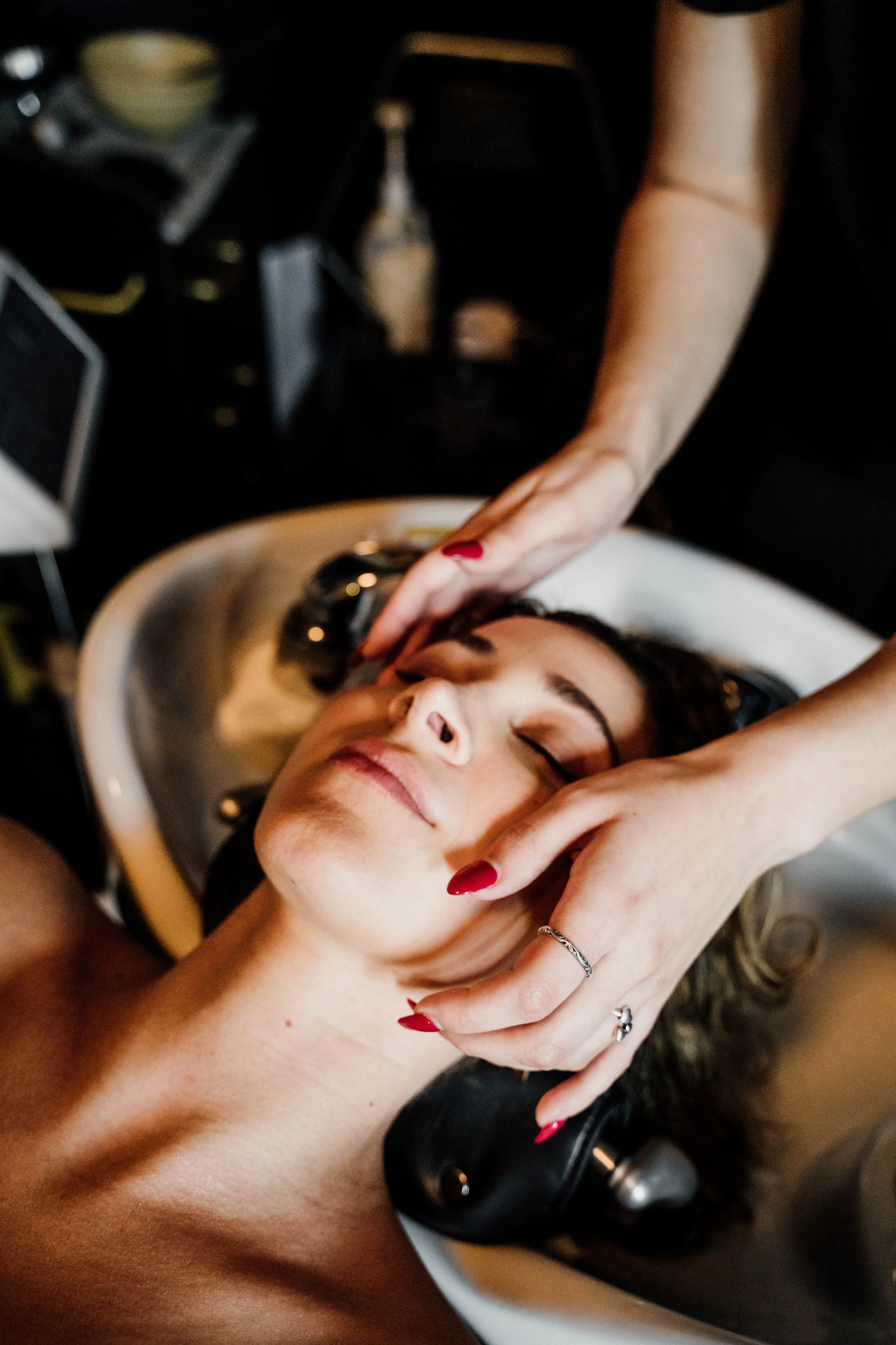 Relaxing head spa treatment in Elysian Head Spa for the Remedy