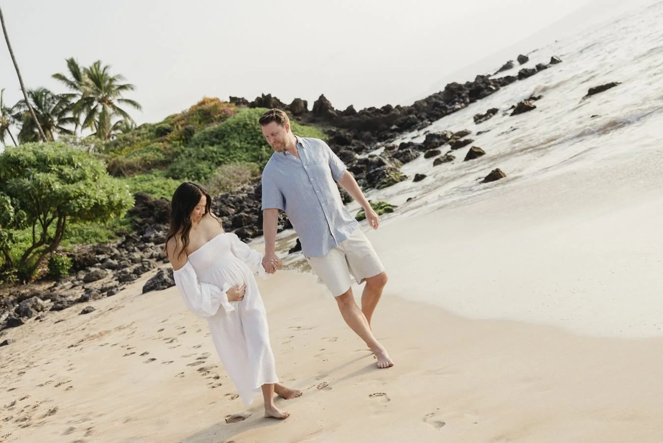 Tiffany &amp; Neil in that late afternoon Maui light.
.
. 
.
.
#mauiphotographer #hawaiiweddingphotographer #kihiephotographer #mauielopementphotographer #waileaphotographer #mauielopement #mauifamilyphotographer #mauiproposal #sandiegophotographer #