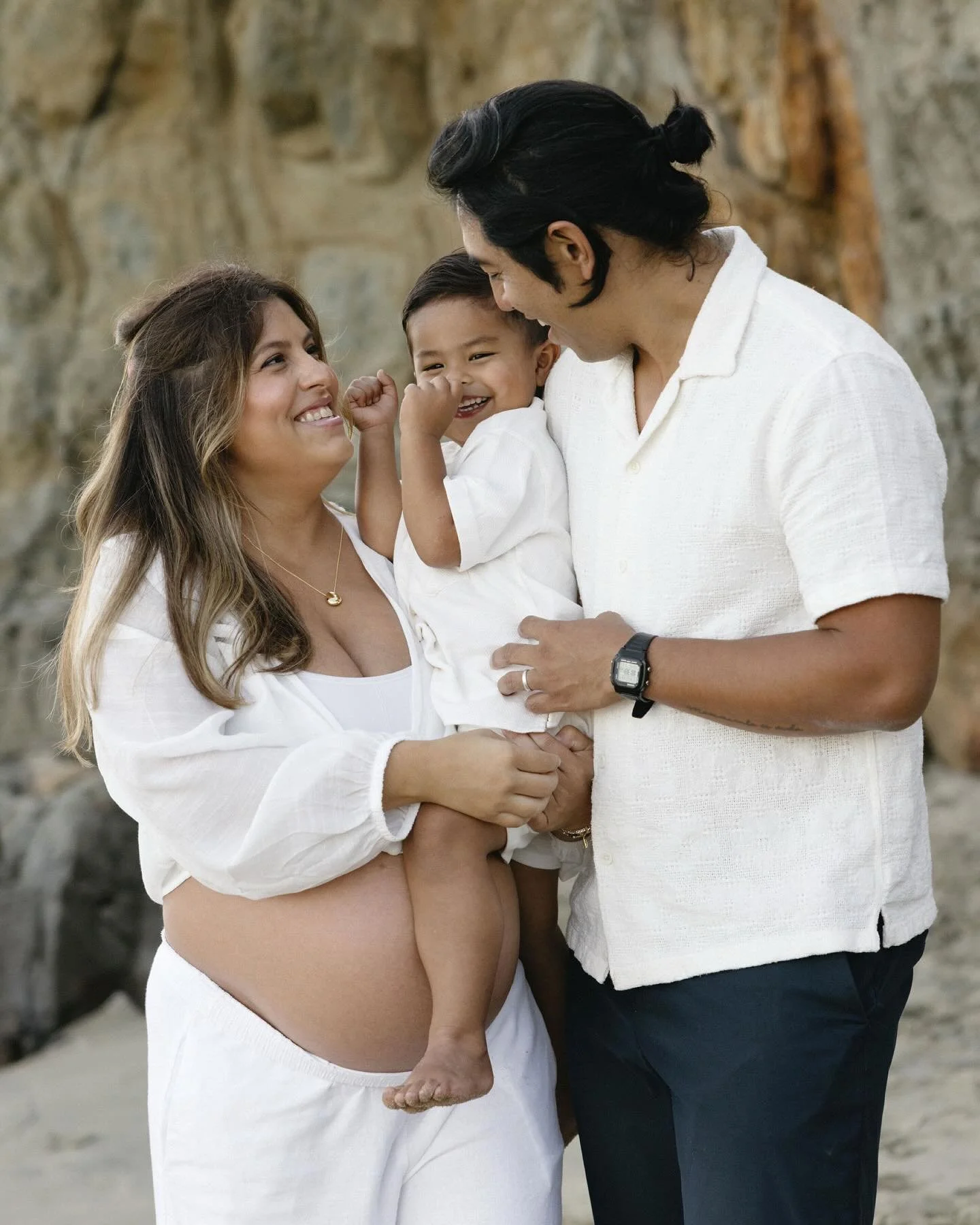 Jess, Aaron, and little Seb in Laguna Beach over the Summer. She just gave birth to her boy, Benny, last week! I shot their elopement on Maui years back, so to capture their growing family in this California this year felt extra special.
.
.
.
#mauip