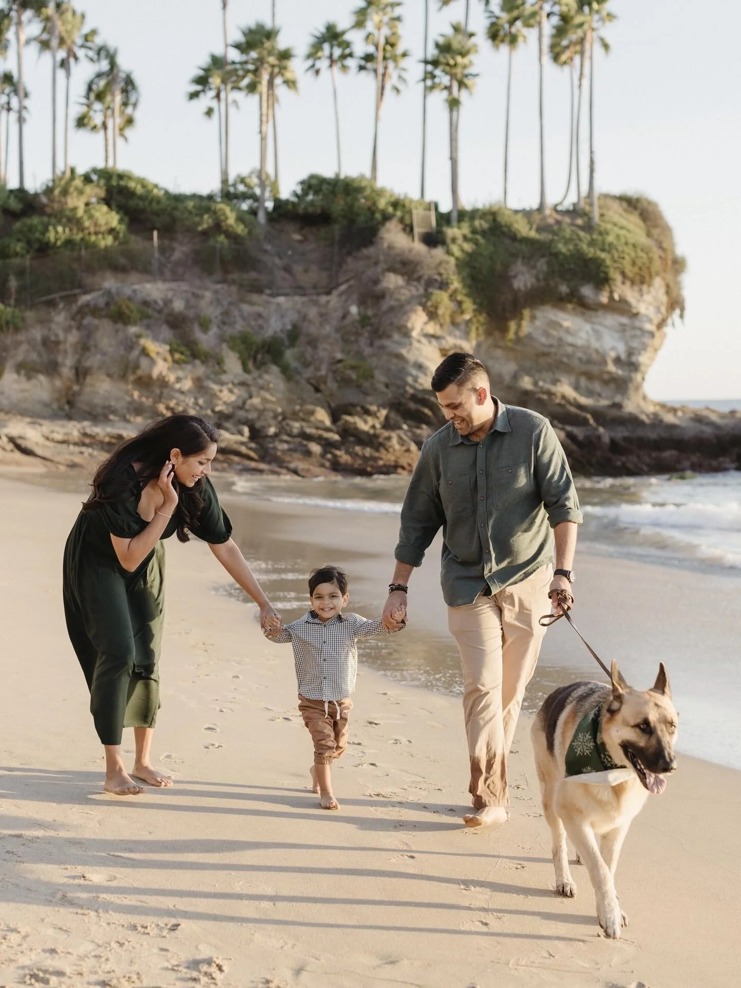 Winter in Laguna Beach with Sonia and her beautiful family. This was our third shoot together (Maui for her pregnancy announcement, Kaua&rsquo;i for Niam&rsquo;s 1st Bday, and these holiday photos). Such an honor to be brought along through all the s