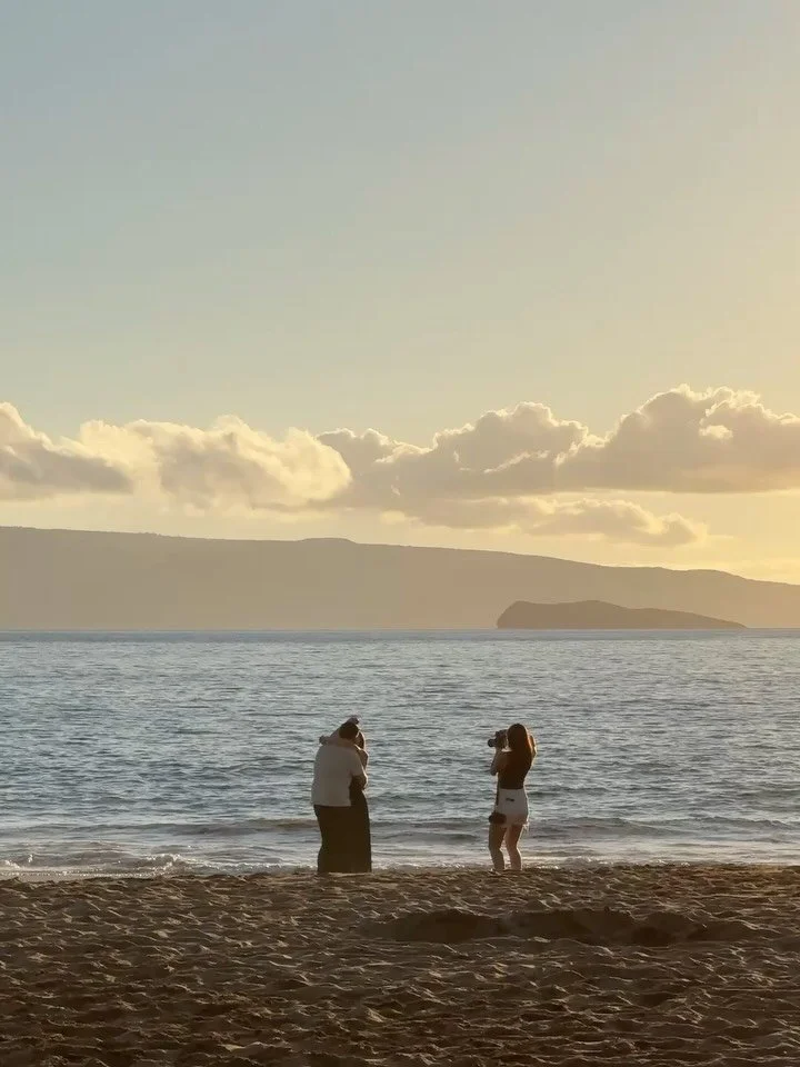 Behind the scenes on a Maui couples shoot with one of my favorite views from Wailea. Molokini is the small crater in the distance framed by the island of Kaho&rsquo;olawe.
.
.
.
#mauiphotographer #mauifamilyphotographer #mauielopementphotographer #wa