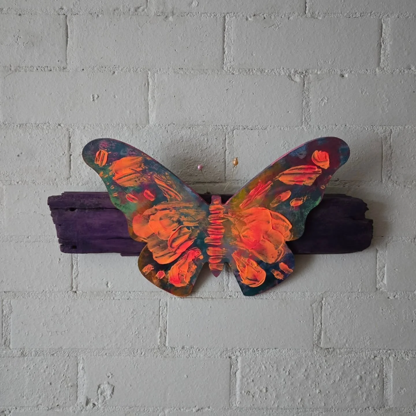 glow worm grown (2025)

🖤Black Friday One-Off Experimental Drop🖤

this sculptural butterfly relcamation is a unique experiment from the BRZA DOLL studio; the MDF form has undergone reporposing - a metamorphosis- if you will!

it has been layered wi