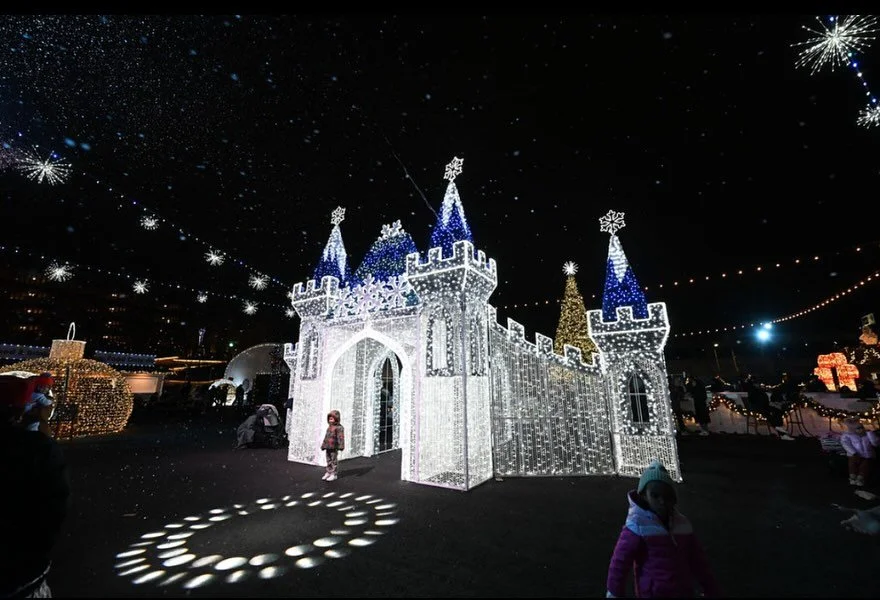 Where the ice sparkles brighter than any diamond, and the air is filled with pure magic. This immersive ice castle was the perfect backdrop for forever. 🥂❤️

#IceCastle #DreamProposal #SheSaidYes #FrozenInLove #EngagementPhotos