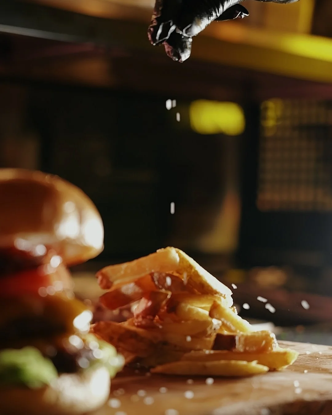 Food content παραγωγή με κινηματογραφικό φωτισμό για επιχείρηση εστίασης στη Λέσβο.