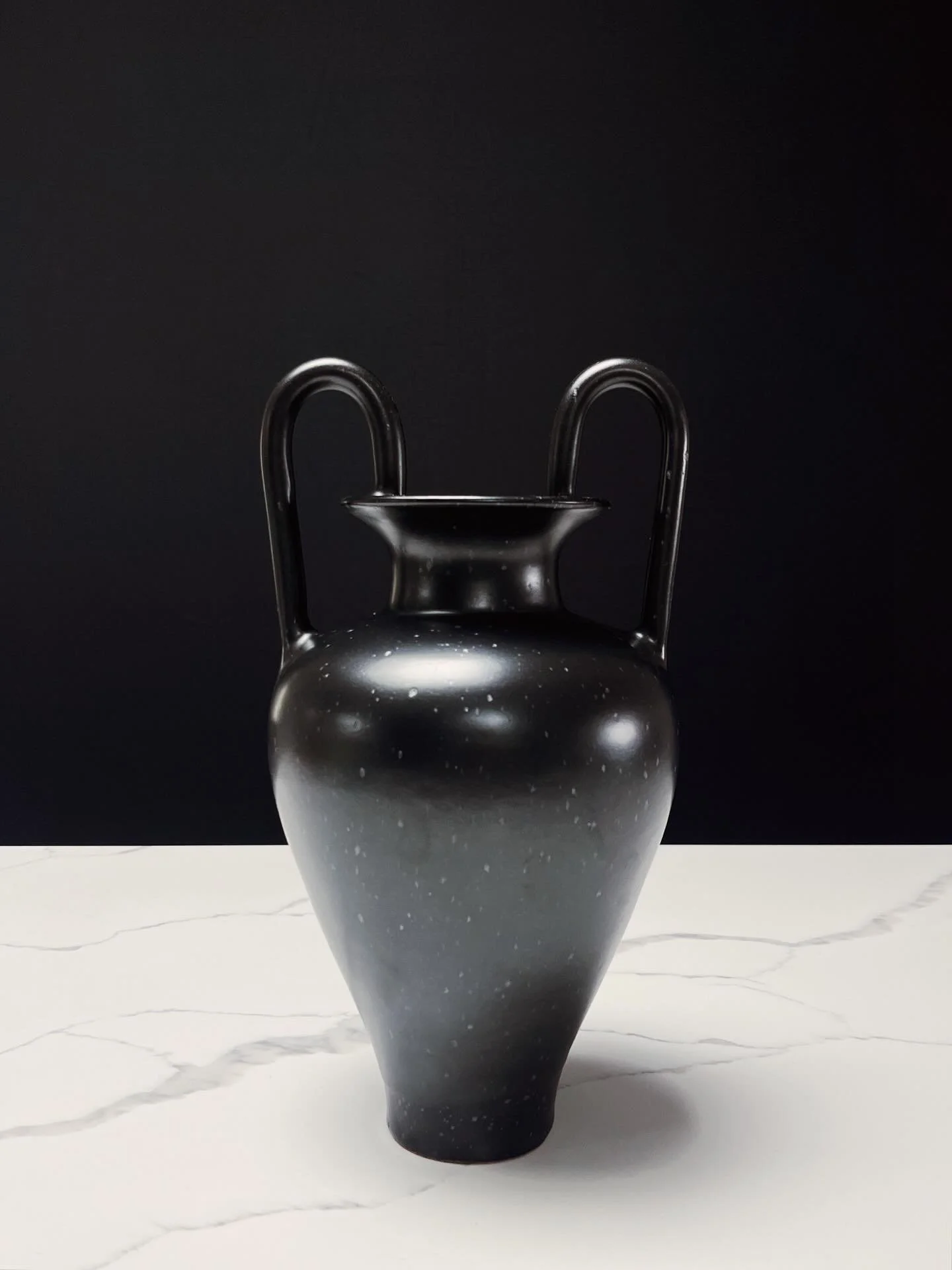 12&rdquo;H, Rod&rsquo;s Bod, satin black glaze

A lil twist on an amphora. Love how the glaze smoothed out the joins on the handles.