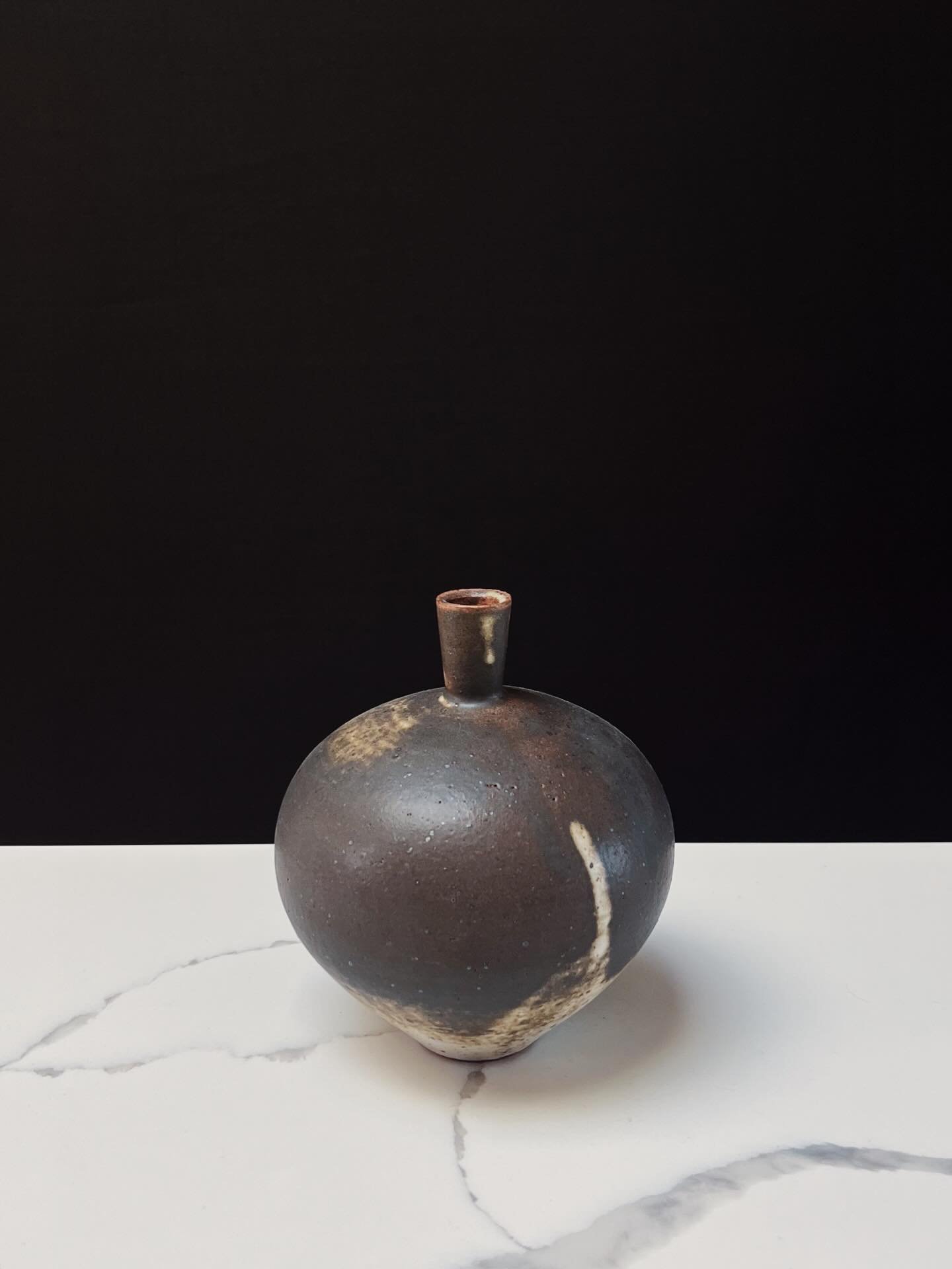 6&rdquo;H, CA-2, B18 glaze

A lil guy :) available in my shop drop