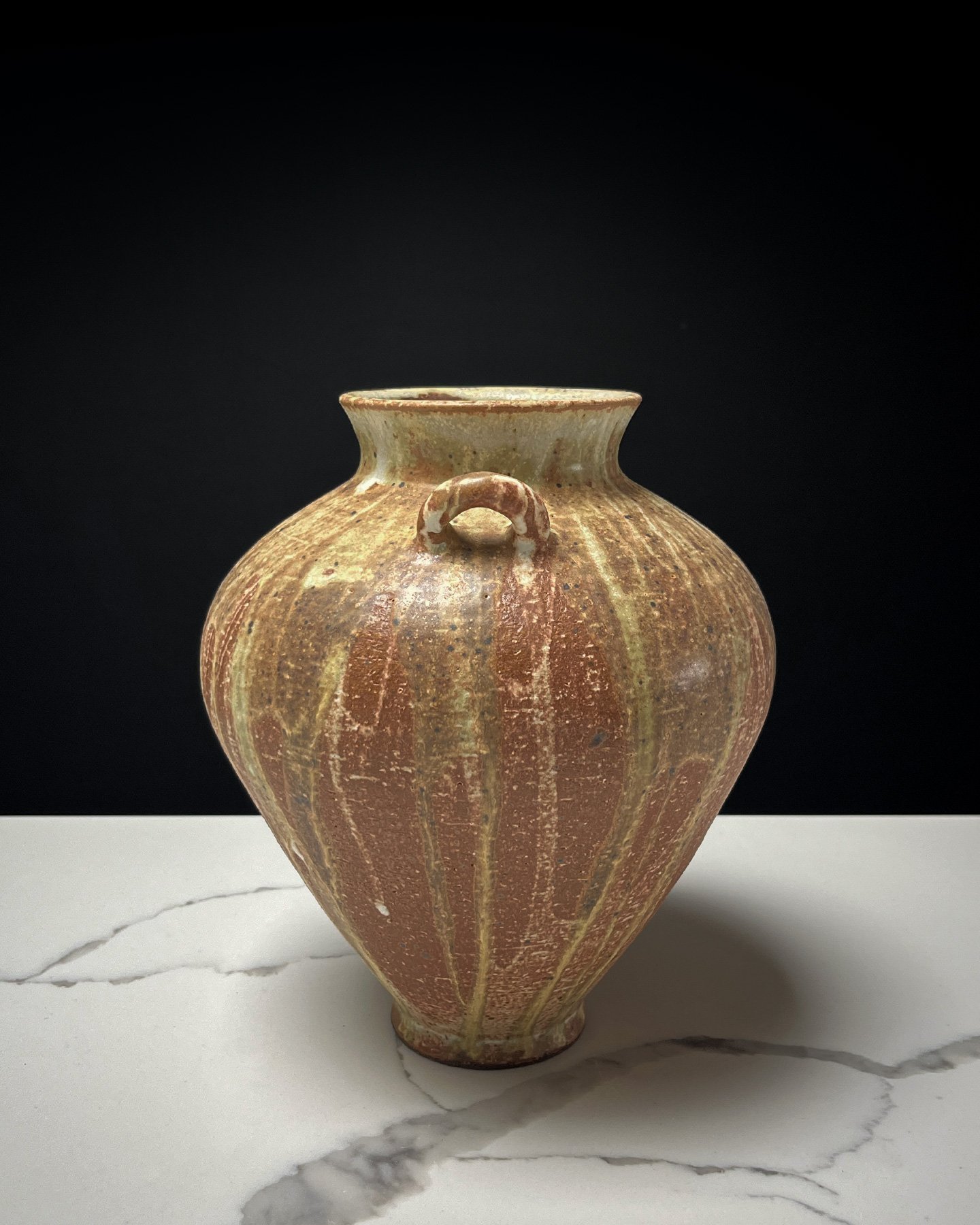 Wide-amphora_1.jpg