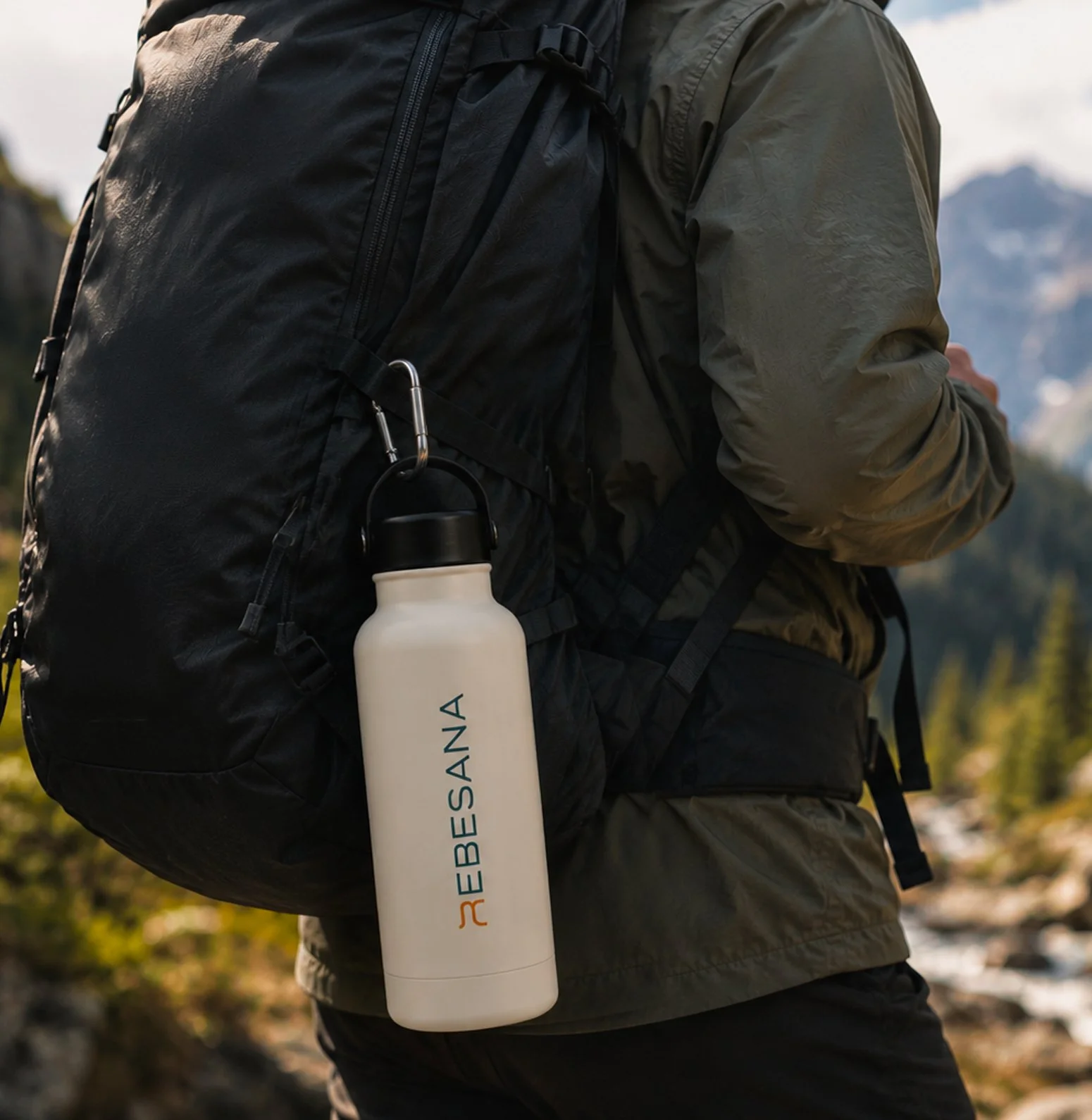 Rebeseana_Lifestyle_Hiking_WaterBottle_1-1_ratio.jpg
