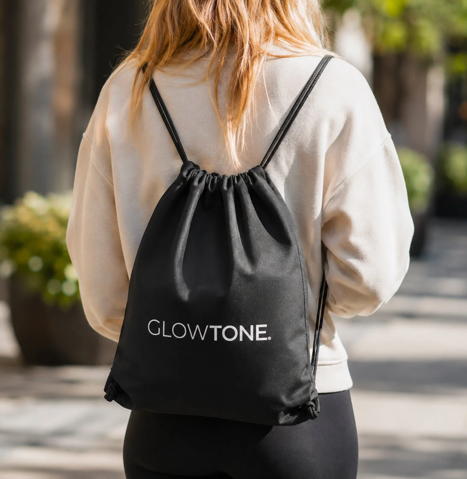 Glowtone_Drawstring-Bag_Lifestyle_1-1_ratio.jpg