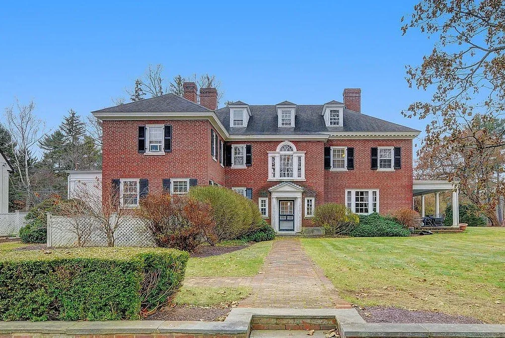 Contents of a Grand Federal Home