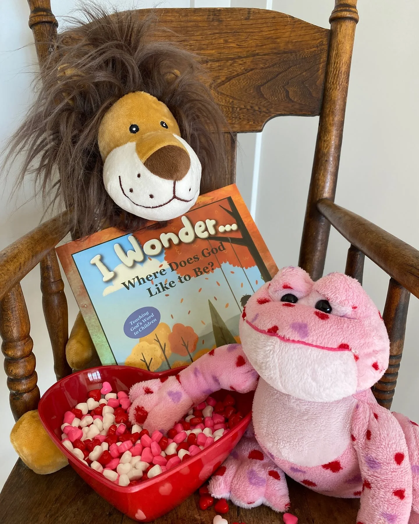 💕Do you have children or grandkids you intend on spoiling this Valentine&rsquo;s?  It&rsquo;s not too late to order a copy of &ldquo;I Wonder&hellip;..Where Does God Like To Be?&rdquo; Just a hint&hellip;&hellip; it has something to do with hearts💕