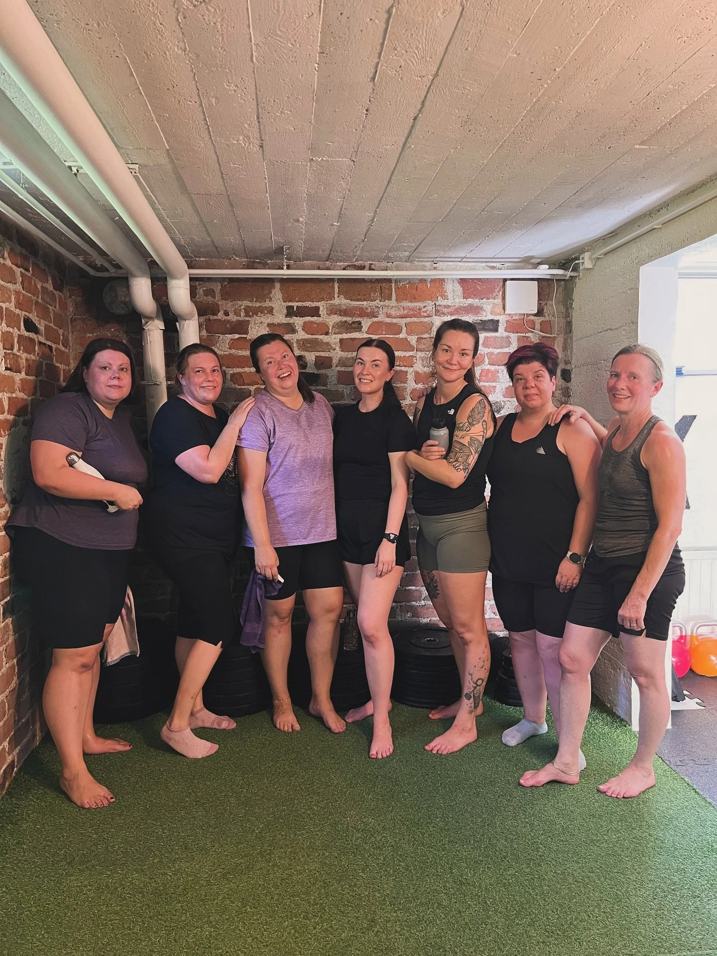 Elokuun eka viikko Kolossa ☀️💪🏻 

☀️Kololaiset palas hein&auml;kuun kes&auml;laitumilta takaisin Koloon
💪🏻16 pienryhm&auml;&auml;
❤️ Kaksi uutta &auml;ititreeni-ryhm&auml;&auml;
🤩 Yli 100 treenaajaa t&auml;ll&auml;kin viikolla
🍑 Kolympialaiset 