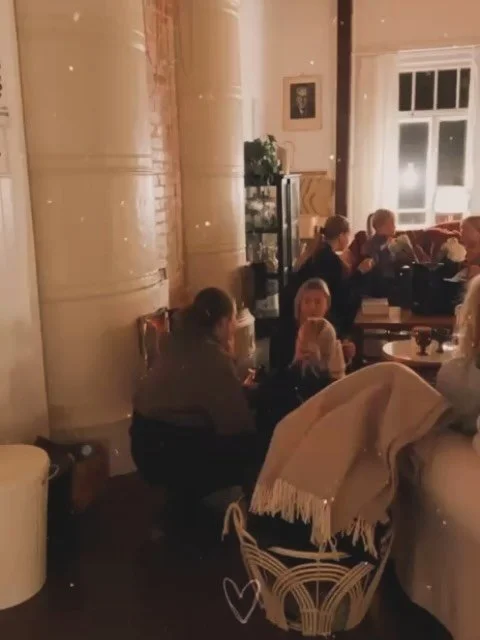 Kolon viikkokatsaus 🤎💪🏻 

💜Sukkatiimej&auml;
💪🏻Raskaita maastavetoja
✨Kivan Maanantain jooga+riisipuuro iltama p&ouml;ntt&ouml;uunien l&auml;mm&ouml;ss&auml; @kansakoulu_vaahteramaki 
🔥Nopeita jalkoja
🫶Kiitollinen yritt&auml;j&auml;-Ellu. Ens