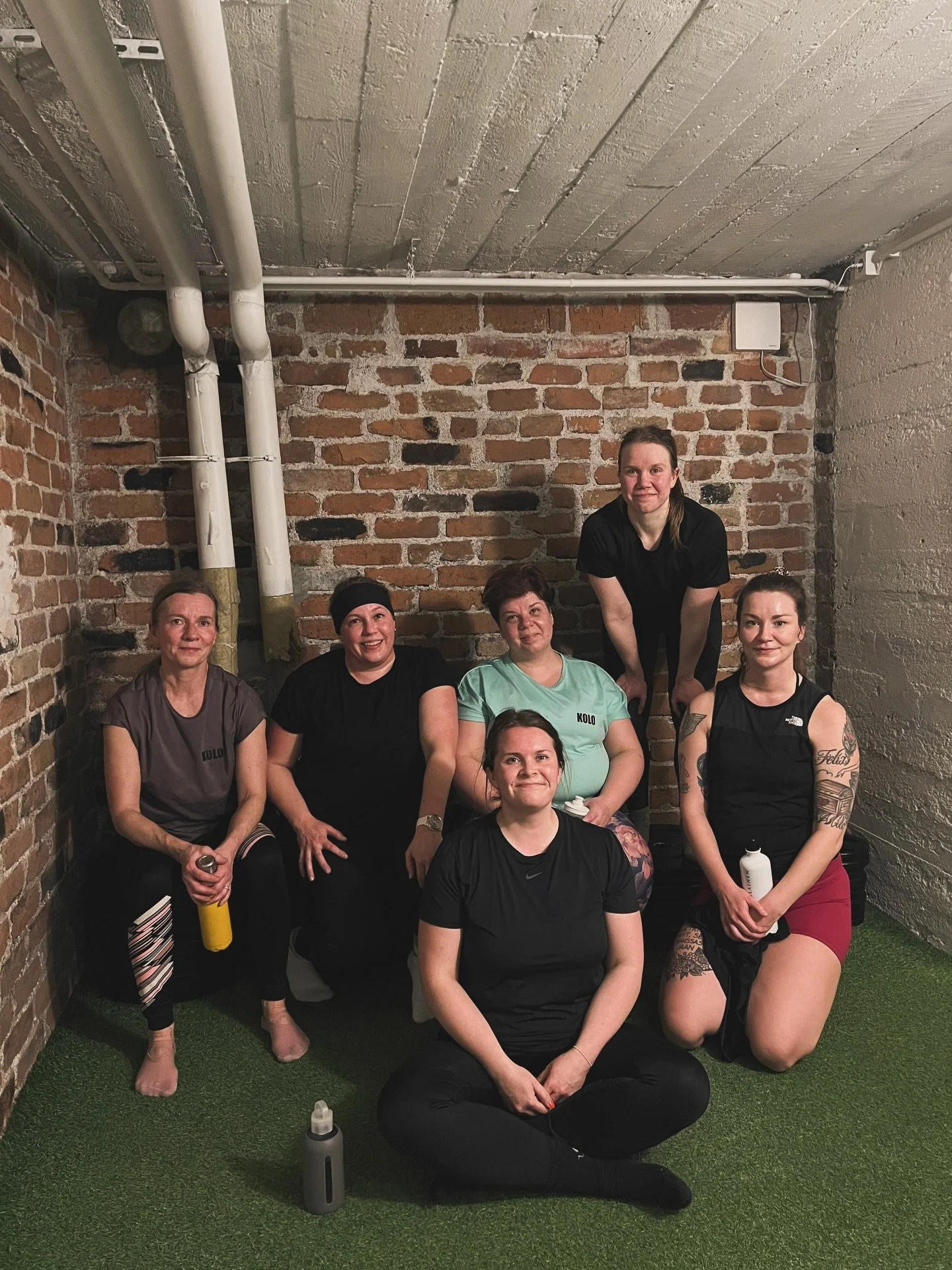 Kolon viikkokatsaus 💪🏻🤎 

T&auml;m&auml;n viikon kohokohta oli ehottomasti Kolon pikkujoulut @pulsanasema :lla ❤️✨ Kiitos j&auml;lleen Pulsaan upeista puitteista, ruuasta ja palvelusta 🫶 

Sit muuten meill&auml; oli ihan perus menoa. Hikist&auml;