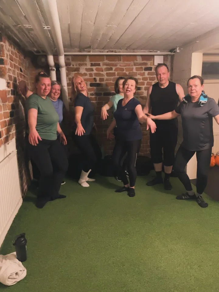 Kolon viikkokatsaus 🤎💪🏻

Viikko oli t&auml;ynn&auml; onnistumisia, levotonta naurua ja t&auml;ysi&auml; ryhmi&auml; 🙏 Tammikuun voimatreeni oli omaksuttu ja rauta nousi! Suklaavarkaat on nyt sit my&ouml;s t&auml;ytt&auml;nyt varastot 🙈

Kiitos t