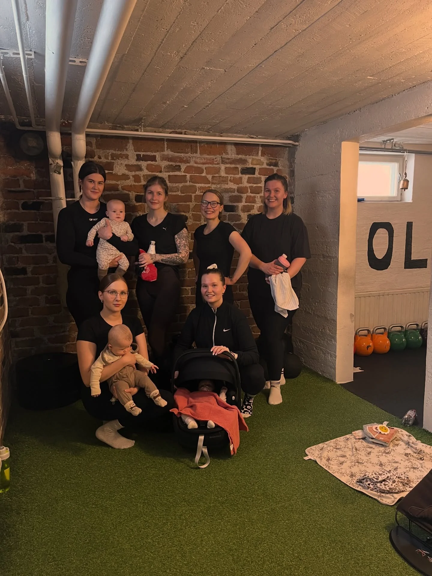 Haluutko sie tulla Kolon suosittuihin &auml;ititreeneihin?🩷💪🏻

Uusi pienryhm&auml; alkaa maanantaina 30.3. klo 9.30. Treenit joka maanantai (pois lukien 6.4.) aina toukokuun loppuun asti. 

MIT&Auml;: &Auml;iti-vauva-treeniryhm&auml;. Treenit tote