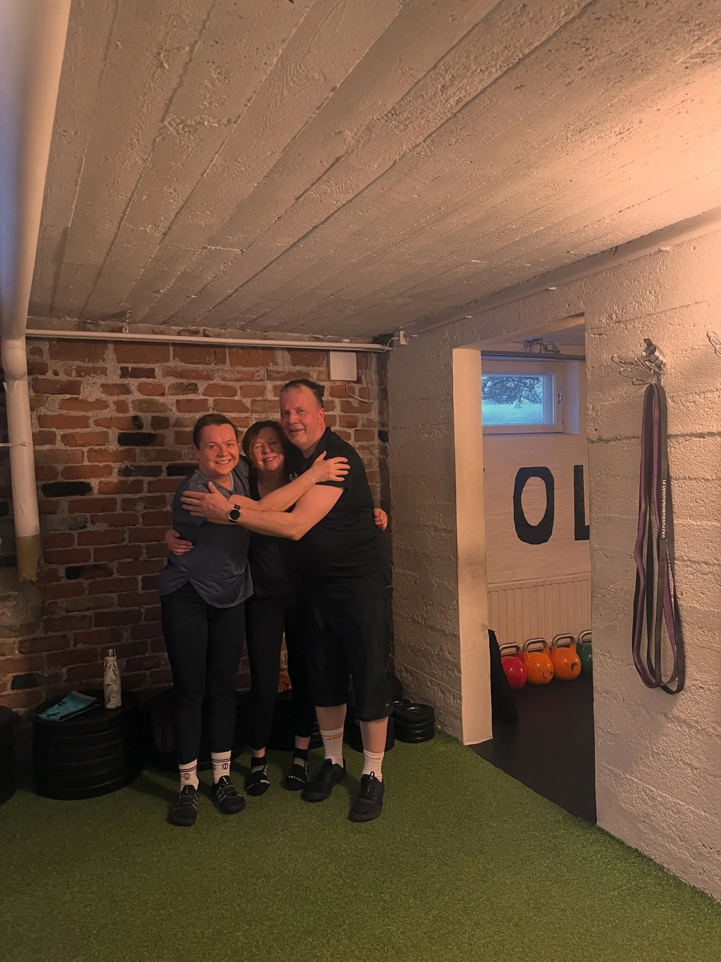 Kolon viikkokatsaus 🤎💪🏻 

🃏 Korttipakkatreeni 
☀️Kolon kes&auml;ryhm&auml;n markkinoinnin suunnittelua (pysy kuulolla😉)
🩷 Kolon ihka ensimm&auml;inen lantionpohjan workshop
😄 Iloisia kasvoja
🧁Laskiaspullia
🧘&zwj;♀️Kehonhuoltoa
🥵Hikist&auml;