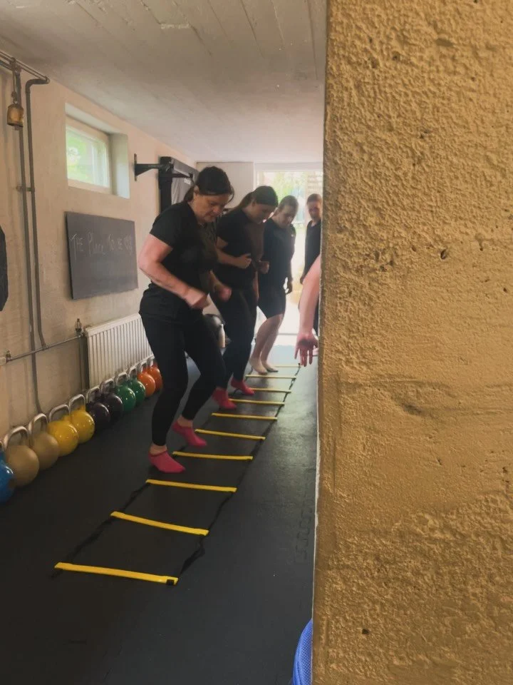 Kolon viikkokatsaus 💪🏻🤎

T&auml;ll&auml; viikolla alkoi Kolon kes&auml;ryhm&auml; ja Kolon kes&auml;kuun avoimet ovet 🔥 T&auml;&auml; viikko on ollut hyv&auml;&auml; perustekemist&auml; ja tietysti korkattiin my&ouml;s uusi voimatreeni 😅 💪🏻 Ke