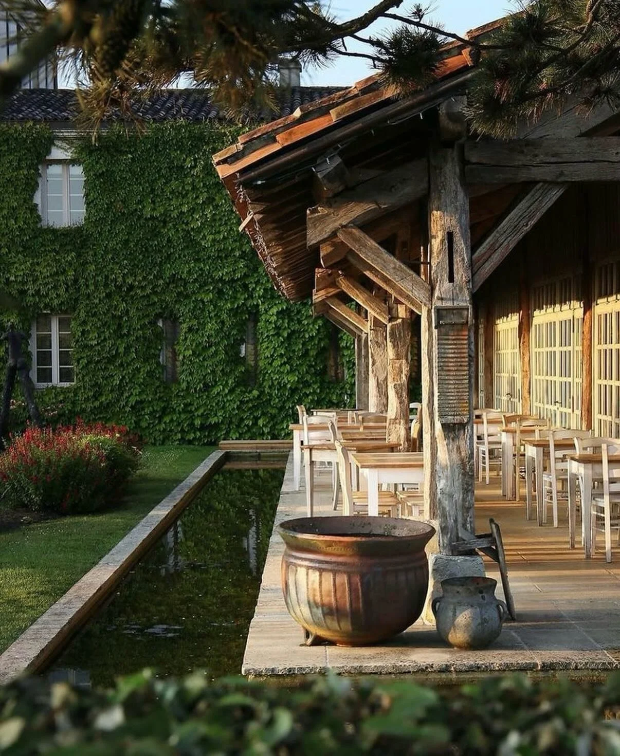 Preparing a few clients for their upcoming travels today and @lessourcesdecaudalie is always a favorite.

Timeless ch&acirc;teau charm, vineyard views, an award-winning spa, and some of Bordeaux&rsquo;s finest wines. The perfect place to slow down an