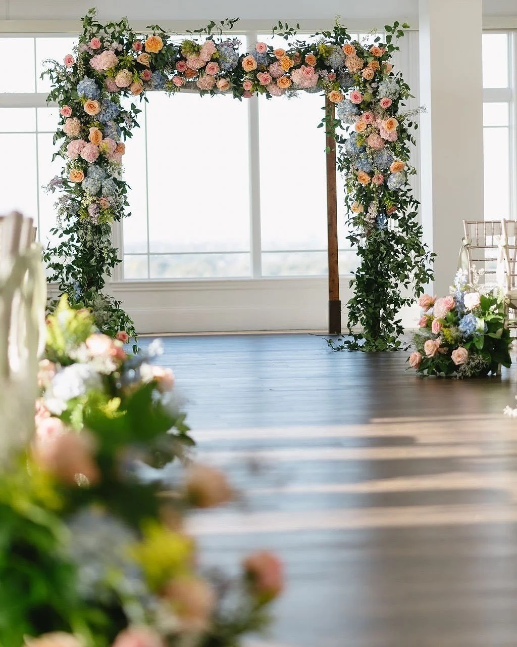 Sneak peeks from Rachel and Brice’s wedding a couple weeks ago! This was my last wedding of 2025, and WOW, what an amazing way to end my season! ✨✨
Rachel had an incredible vision for their wedding, and designing the florals to help everything