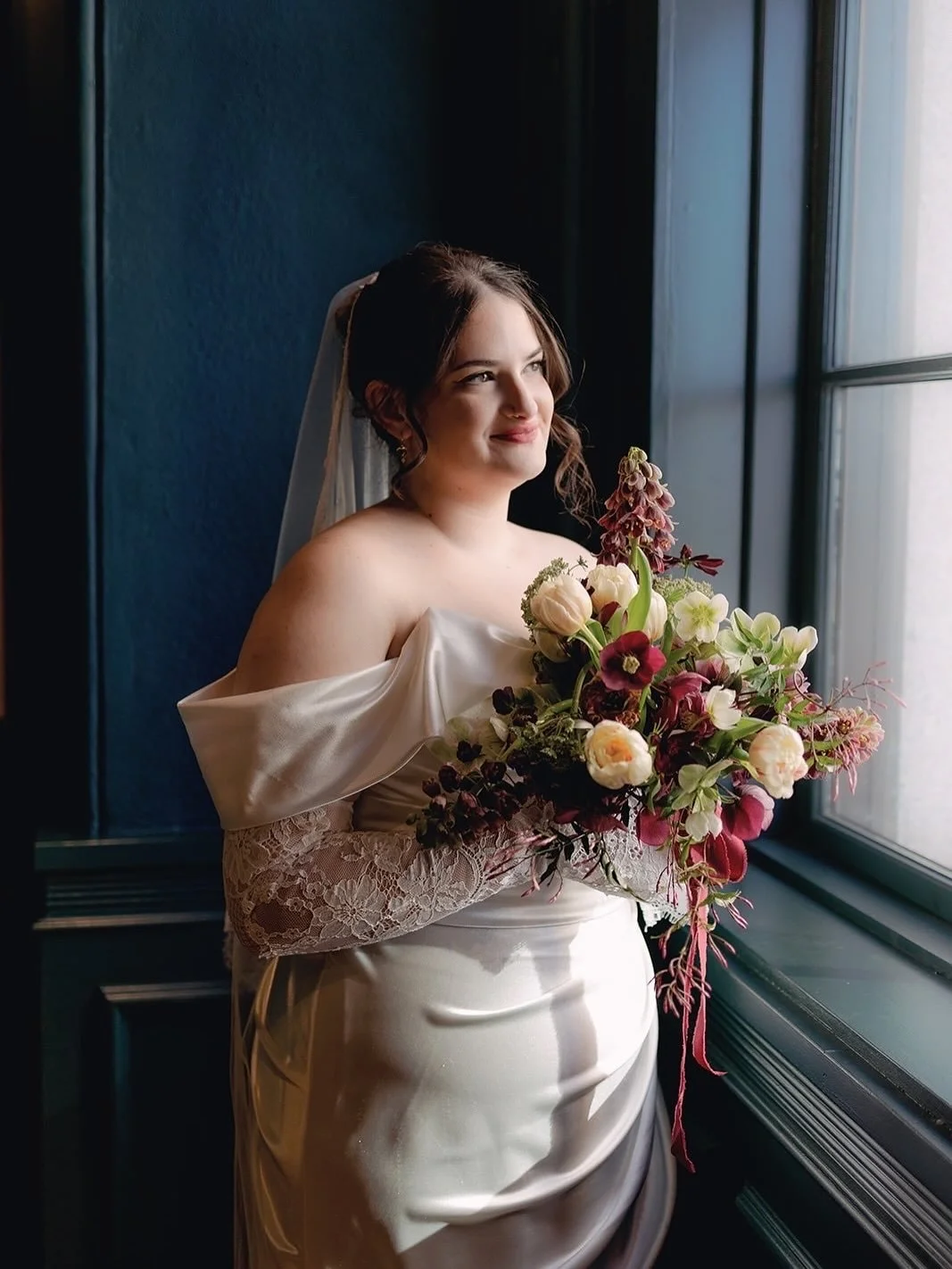 Sneak peeks from H&amp;R&rsquo;s wedding last month! I couldn&rsquo;t have asked for a better way to kick off my 2026 season than this gorgeous transitional color palette, early spring blooms, and such a stunning (and sweet!) couple. 👏🏻👏🏻👏🏻
⠀⠀⠀