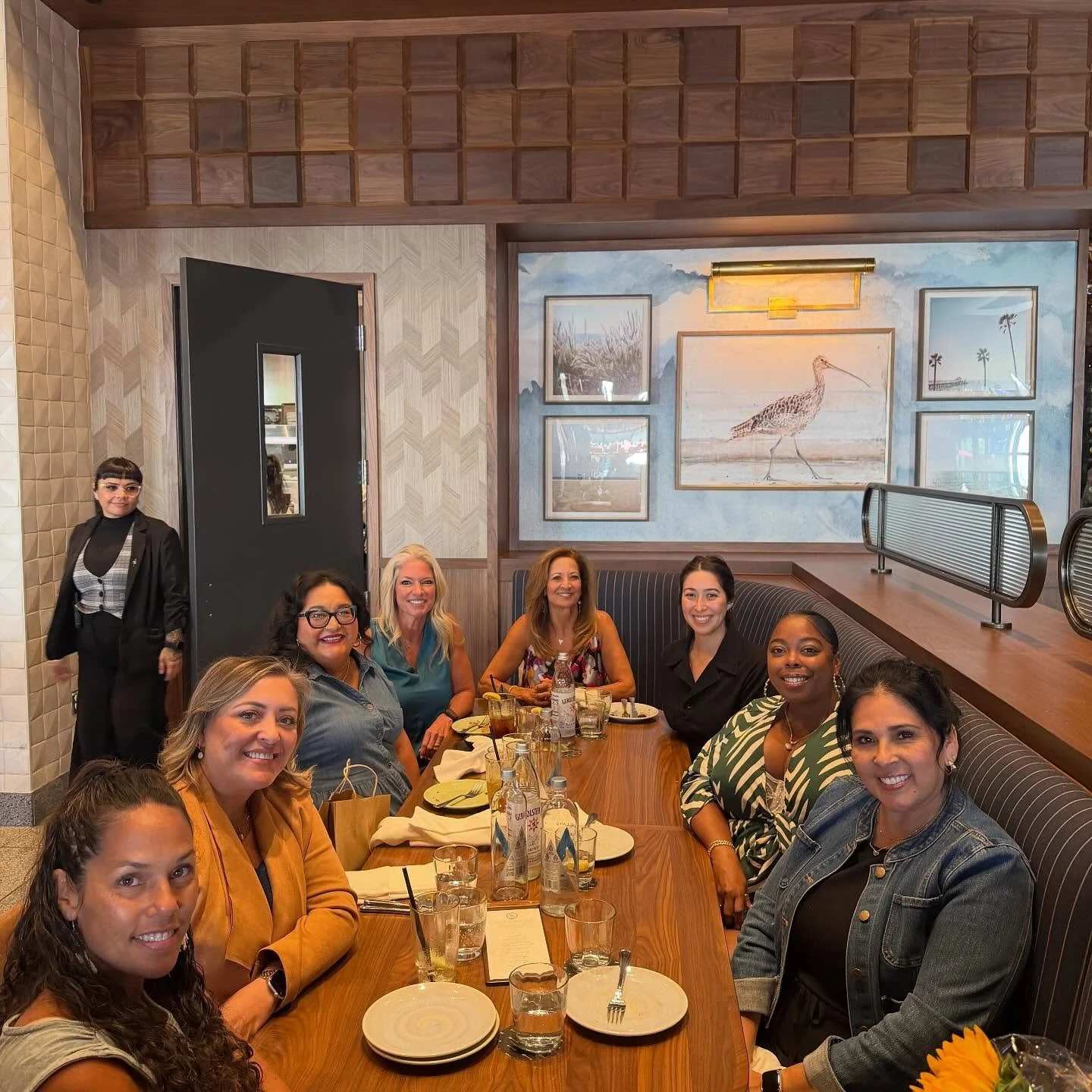 We have the best team. Such a great lunch at @saintandsecond today in Manhattan Beach! Feeling grateful!

#bestteam #calleros #elsegundo #teamworkmakesthedreamwork