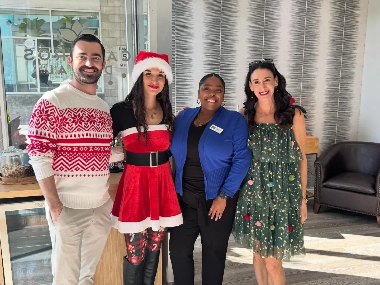 The cutest little elves came to visit us today from @gimlenortho with some yummy treats. We love collaborating with these amazing professionals, who are also here in El Segundo. Thank you, Gimlen Orthodontics! 

#holidaytreats