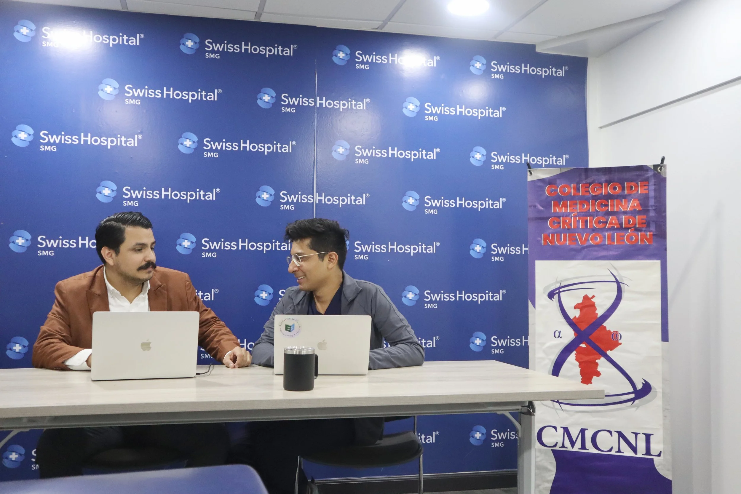 Todo gran evento comienza con una buena organización. Así se vivían los momentos previos al curso en el Swiss Hospital, gracias al compromiso del equipo directivo del Colegio.