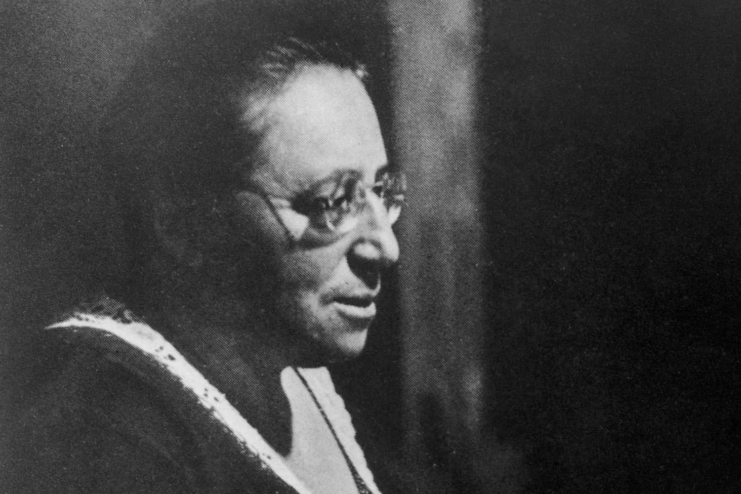 Emmy Noether: The Captivating Woman Who Revolutionized Mathematics
