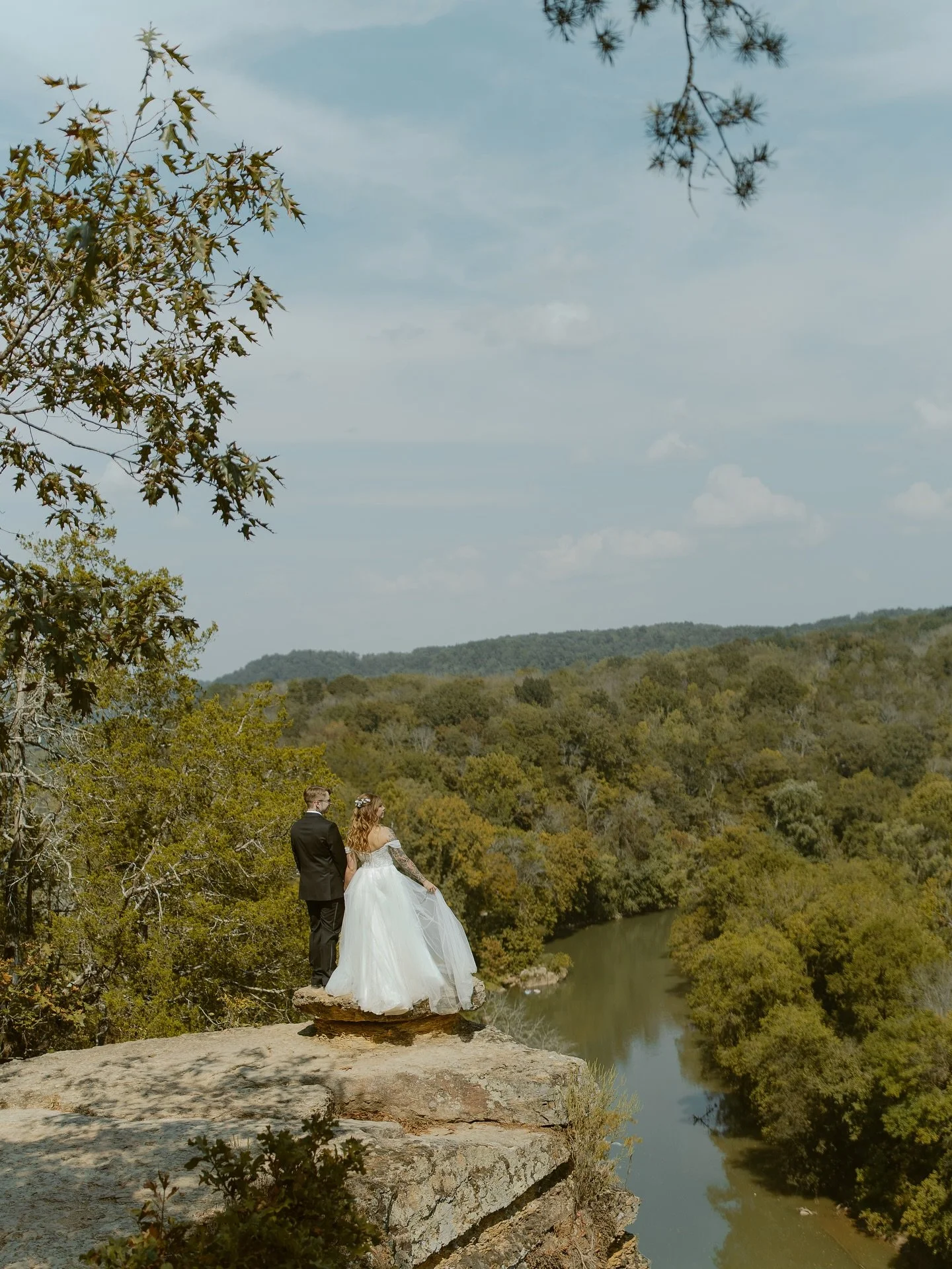 Missing warm and colorful days like this!! 🥹 

G&amp;C had the most gorgeous September day &mdash; seriously, one of the best months to elope in Tennessee! 

The weather starts cooling off, everything&rsquo;s still green and colorful, and the fields