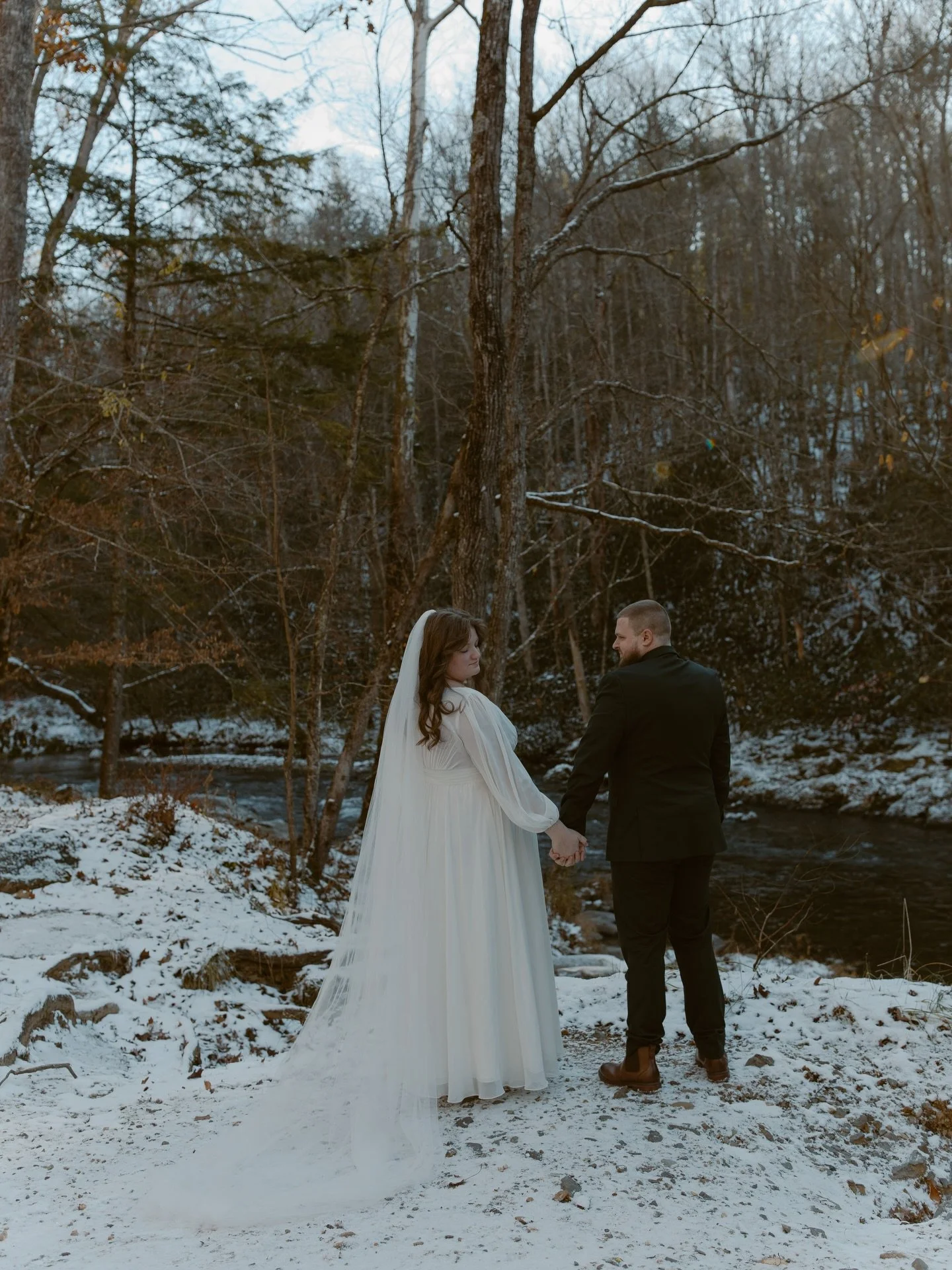 Wait&hellip; how is it December already?! This year flew by, but honestly we&rsquo;re so ready for the cozy weather and all the winter adventures. 

Winter means quieter trails and those dreamy white landscapes that let&rsquo;s be real&mdash;always l