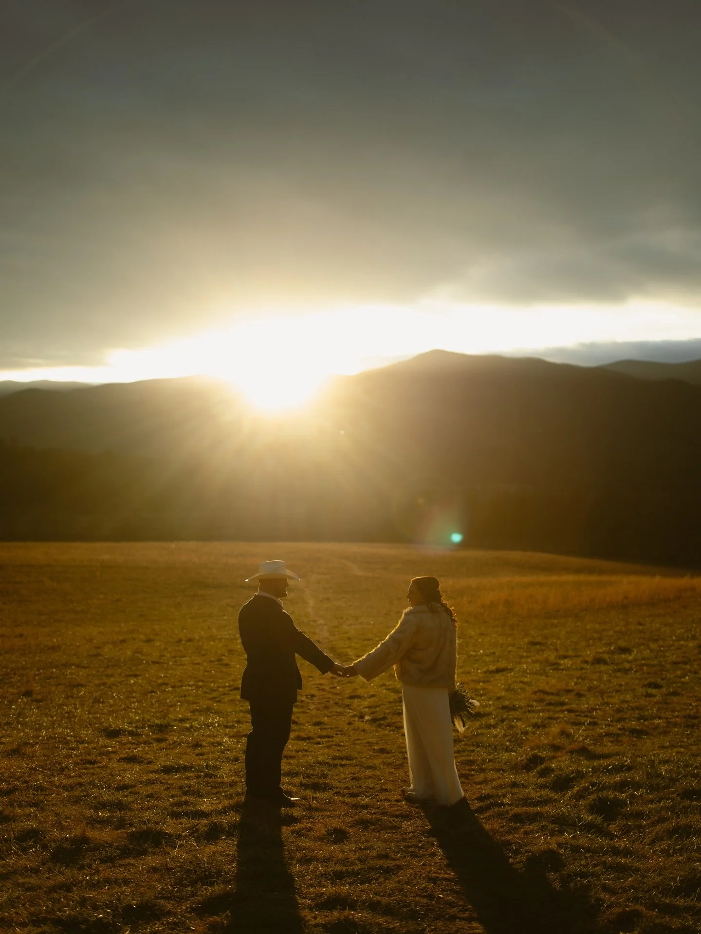 A little glimpse of our last elopement of the year. It was such a beautiful morning.✨

This is just a small peek into what the full day was like, with more photos coming soon. 😉

We&rsquo;re so grateful for all the couples we had the pleasure of wor