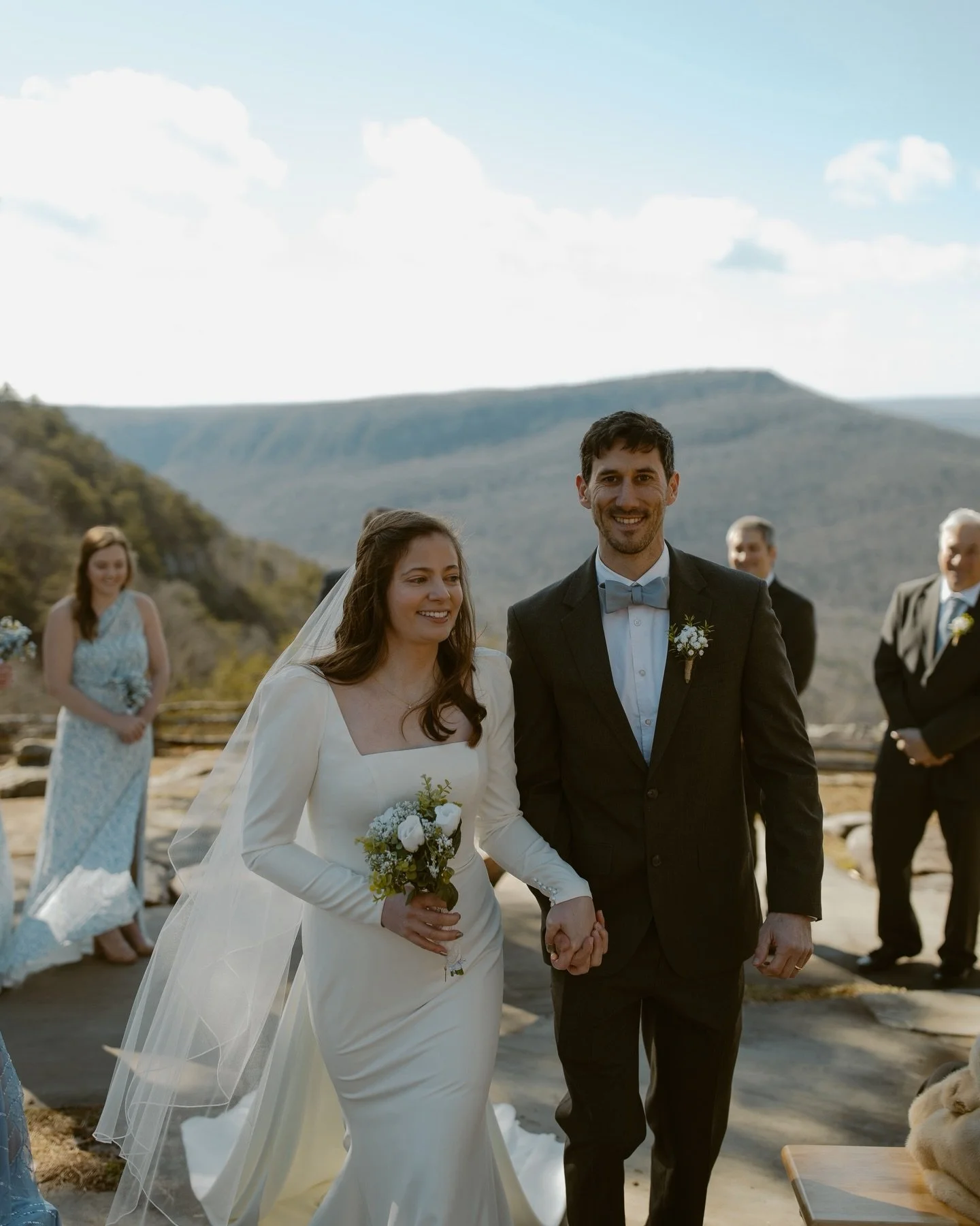 If you&rsquo;re thinking about eloping kinda last minute&hellip; let us tell you something ✨

Some of the most beautiful elopements we&rsquo;ve  photographed were planned within just a few weeks. 
L &amp; B&rsquo;s day was one of them &mdash; and it 
