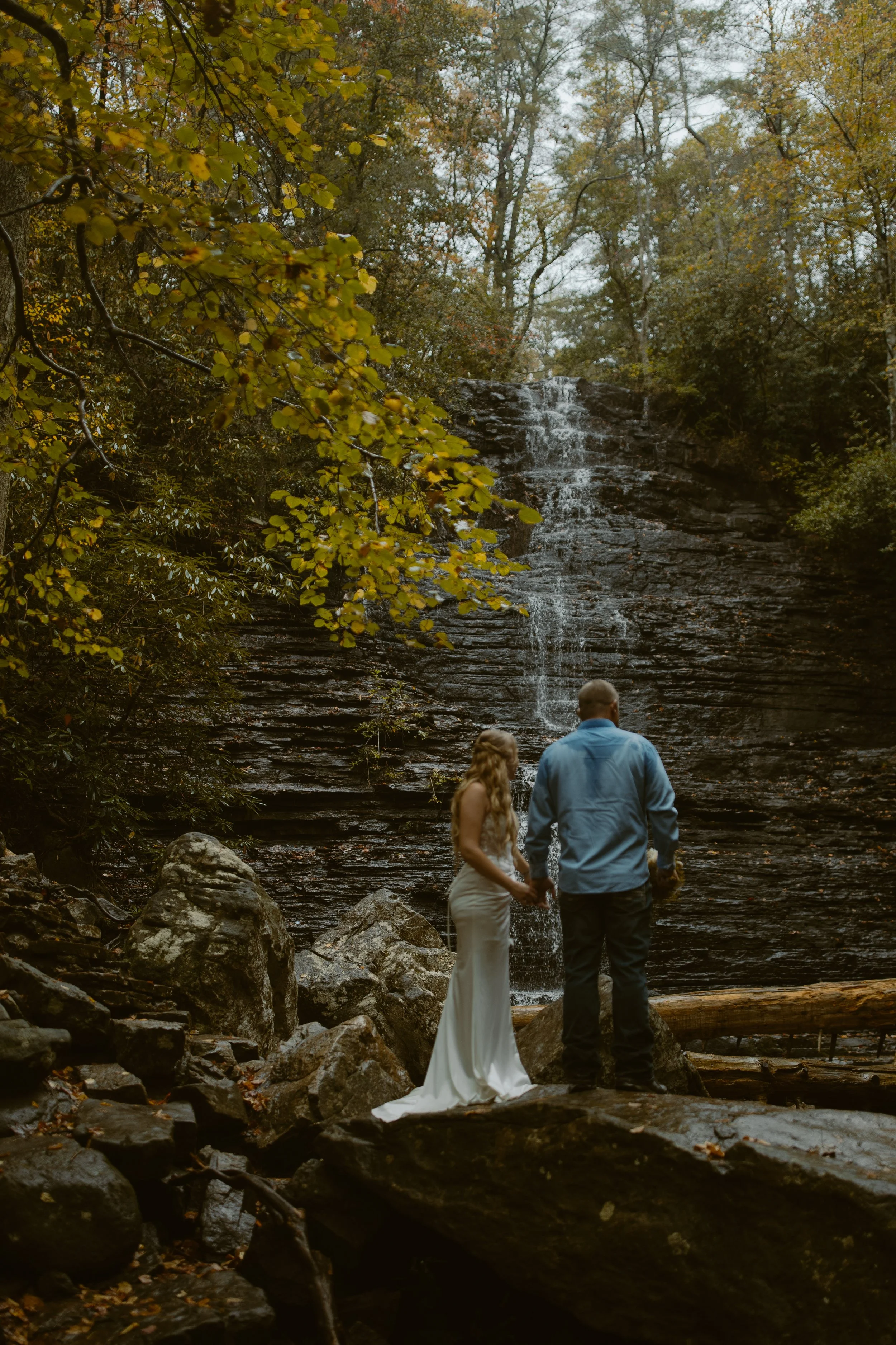 Tennessee-adventure-waterfall-fall-elopement