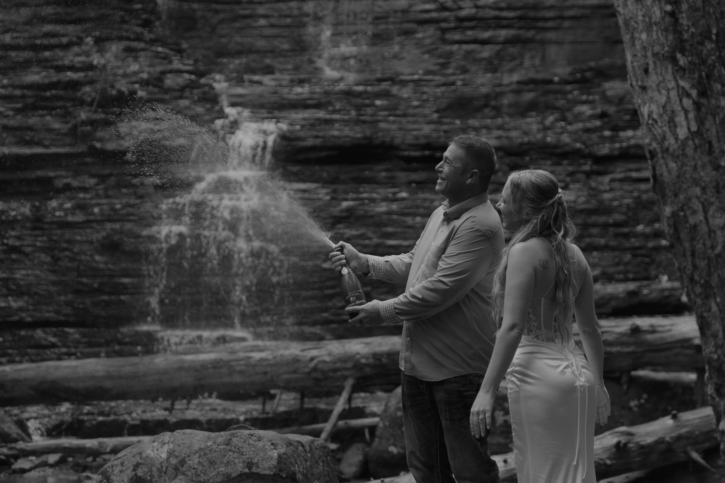 Tennessee-adventure-waterfall-fall-elopement