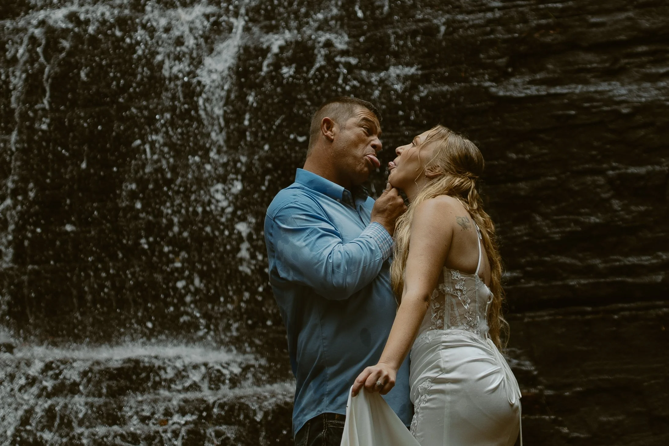 Tennessee-adventure-waterfall-fall-elopement