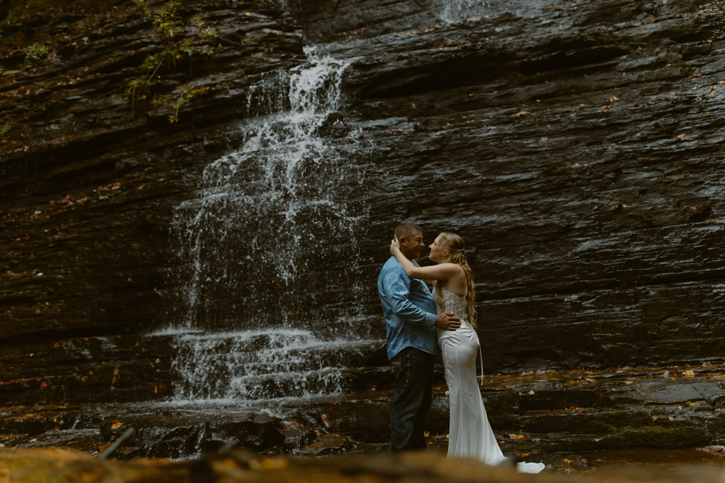 Tennessee-adventure-waterfall-fall-elopement