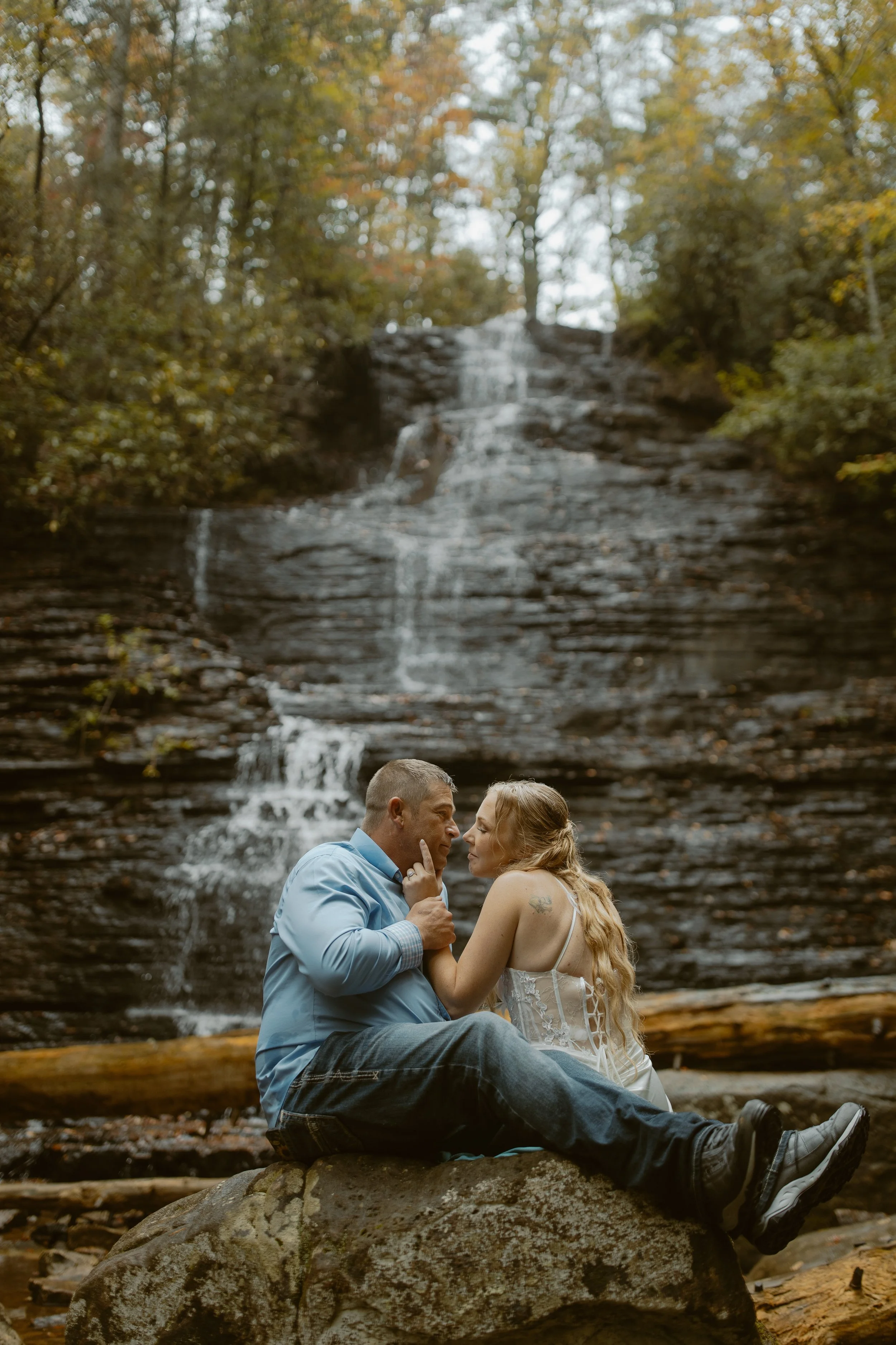 Tennessee-adventure-waterfall-fall-elopement