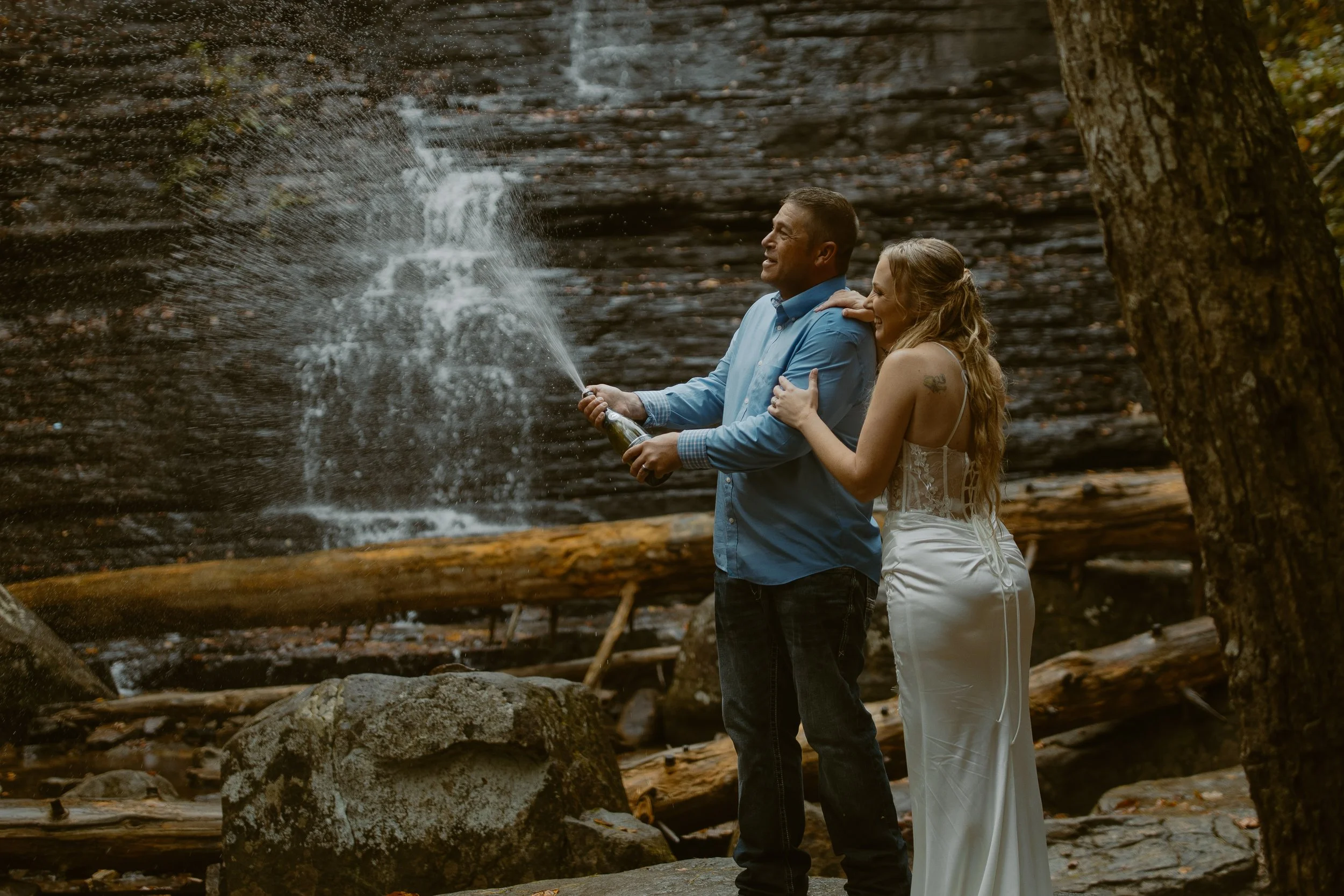 Tennessee-adventure-waterfall-fall-elopement
