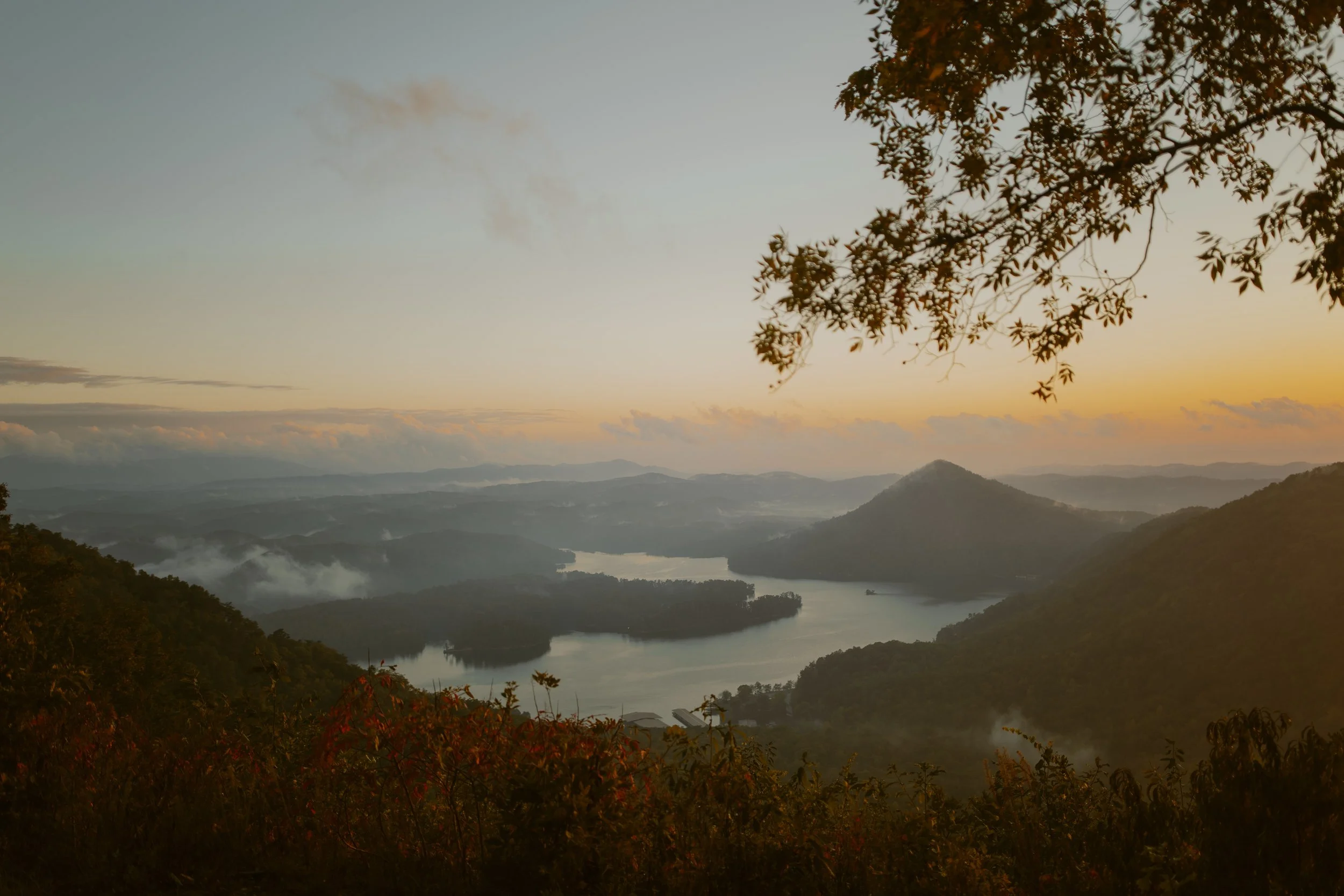 Tennessee-adventure-waterfall-fall-elopement